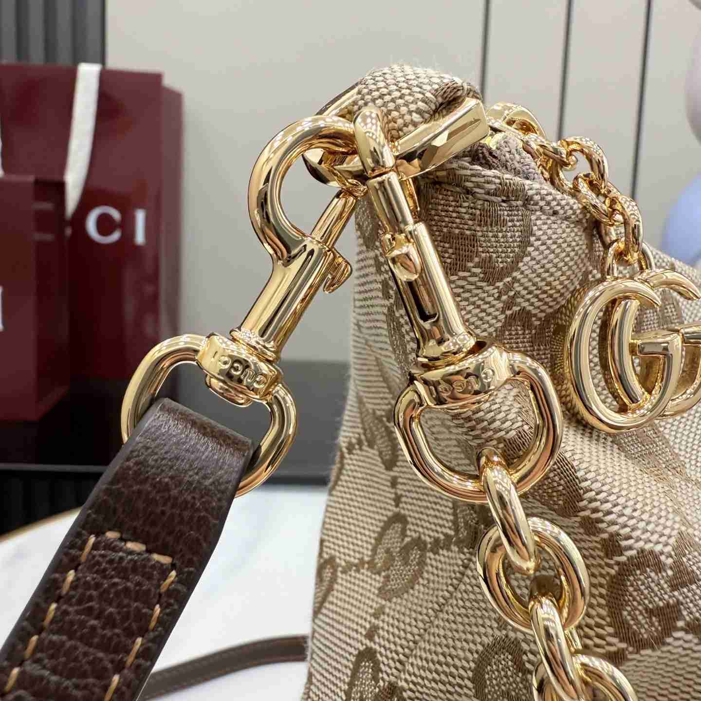 Gucci Lady Lunetta Chain Medium Shoulder Bag A006OA - DesignerGu