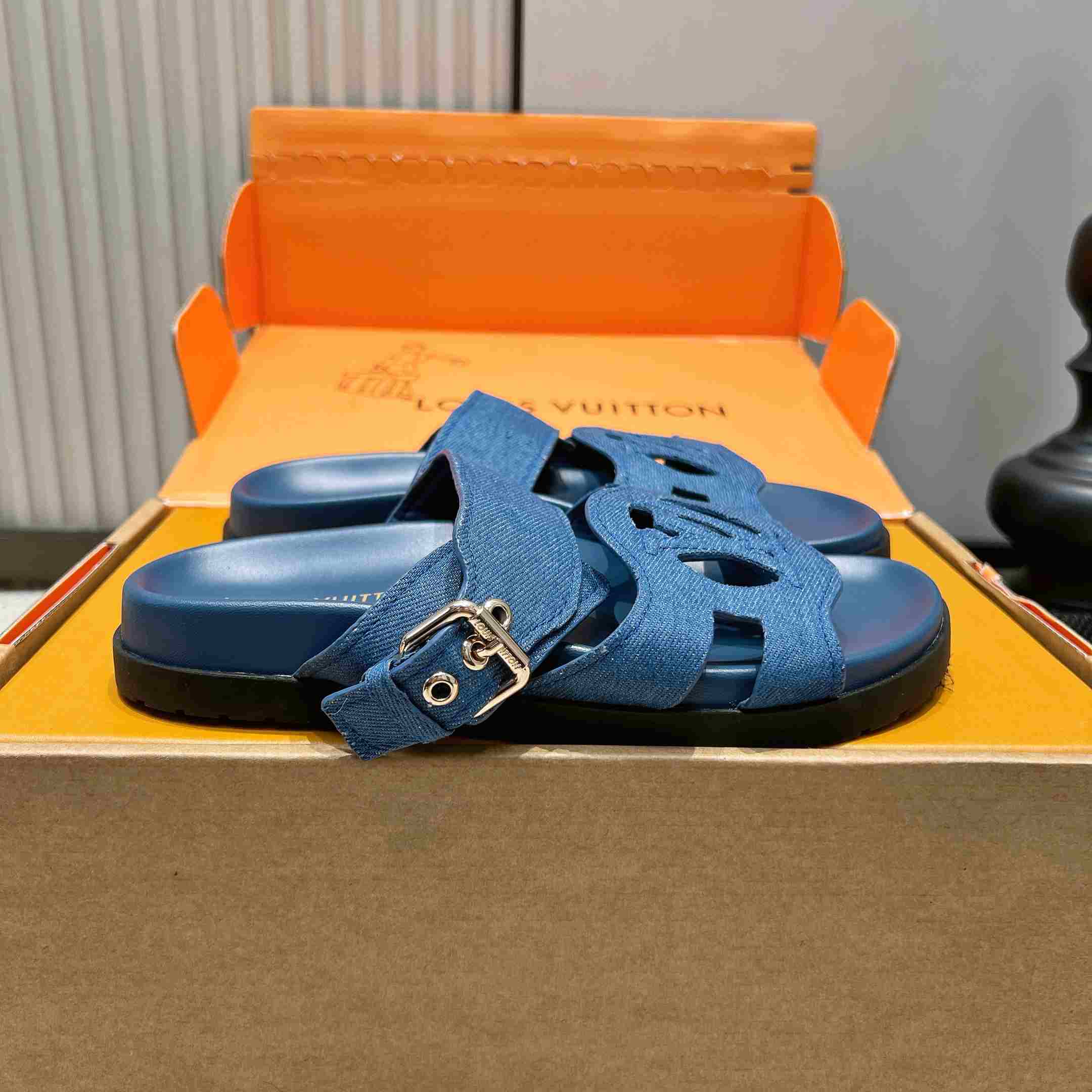 Louis Vuitton LV Isola Comfort Mule  - DesignerGu