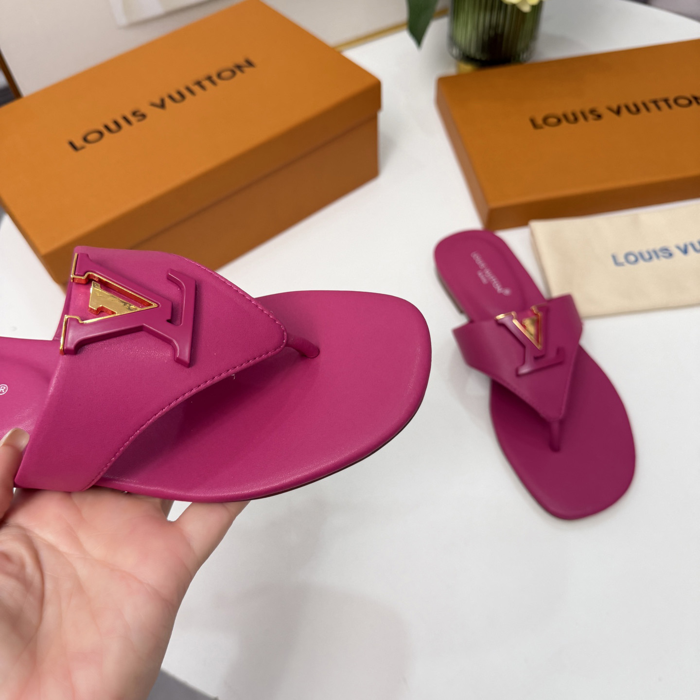 Louis Vuitton LV Mare Flat Thong - DesignerGu