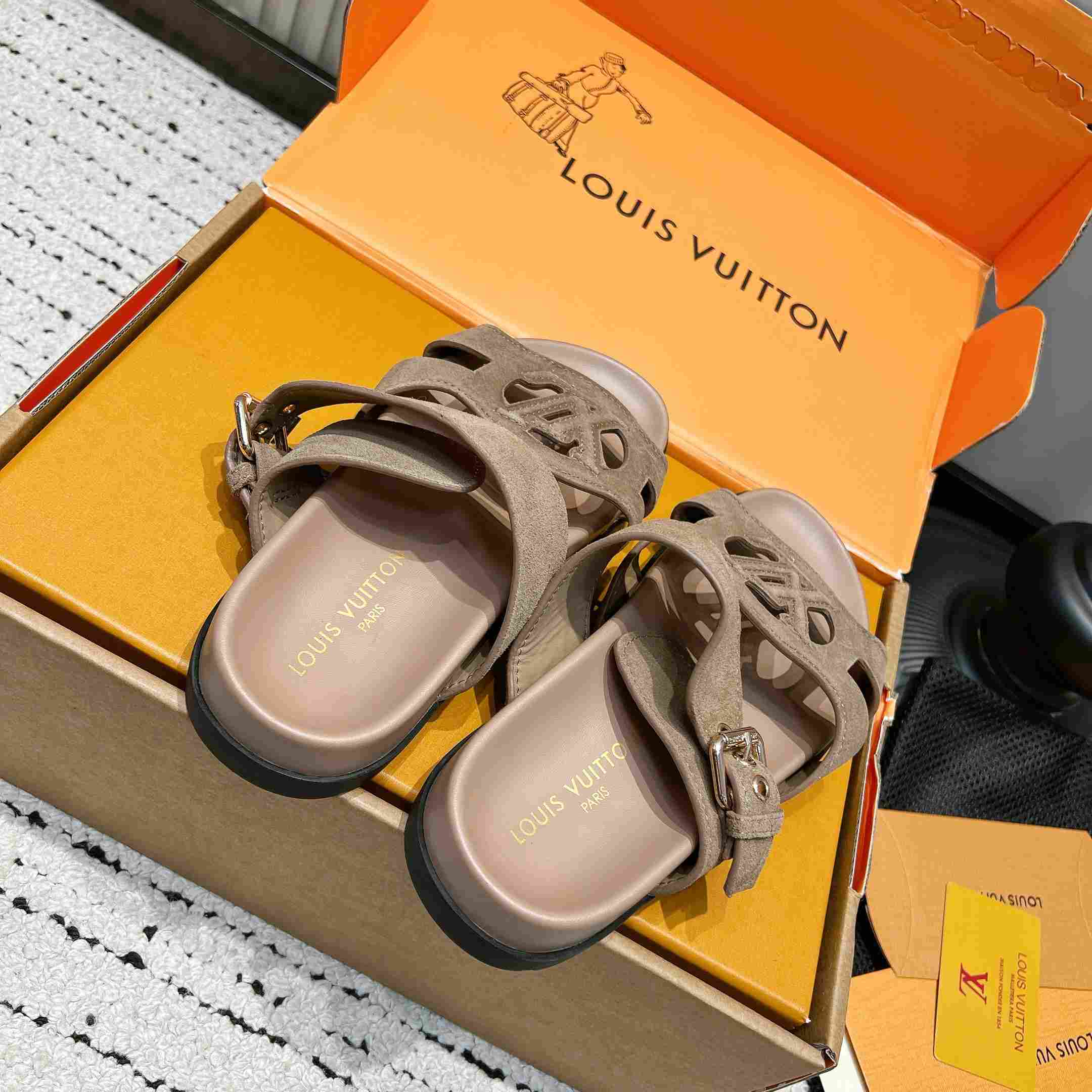 Louis Vuitton LV Isola Comfort Mule  - DesignerGu