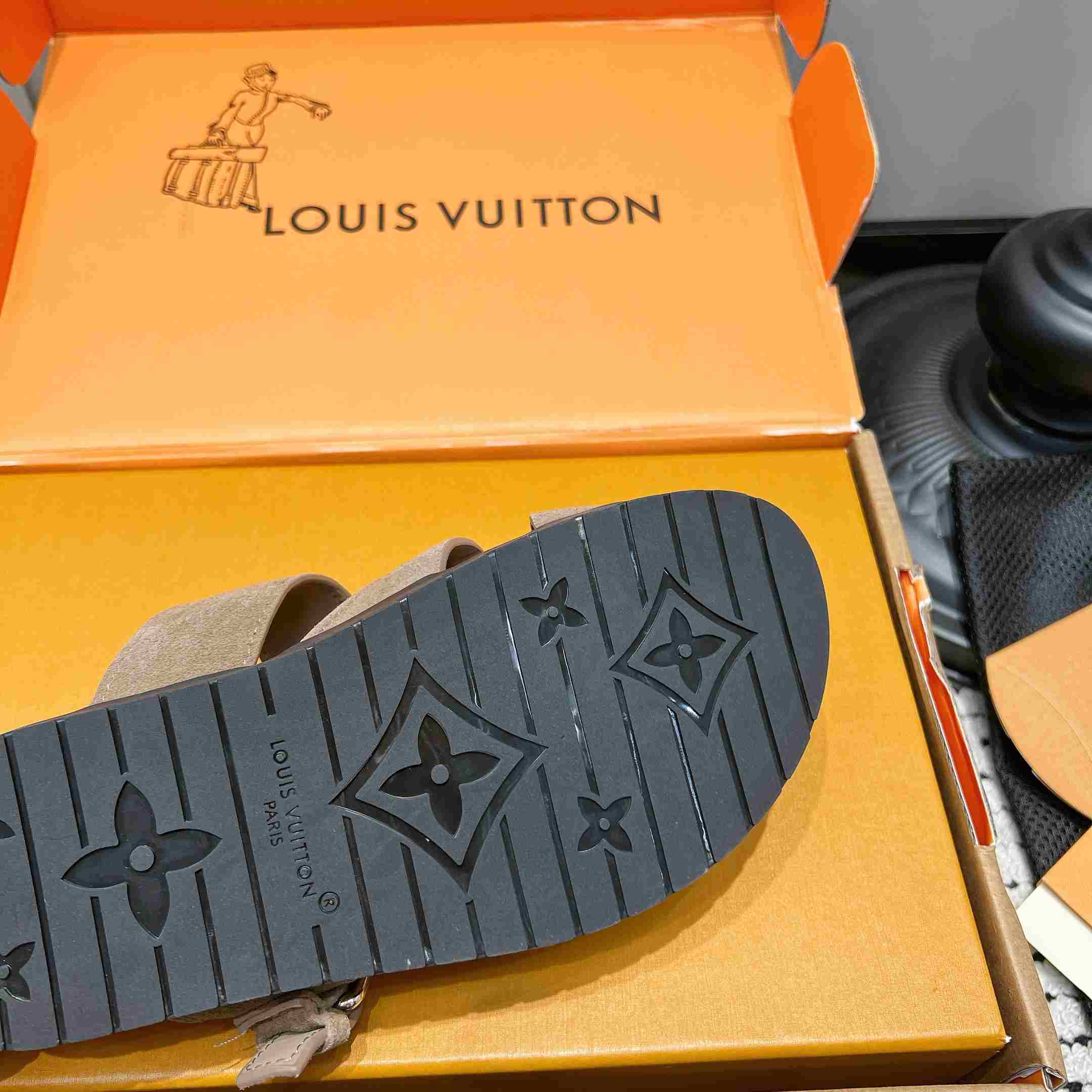Louis Vuitton LV Isola Comfort Mule  - DesignerGu