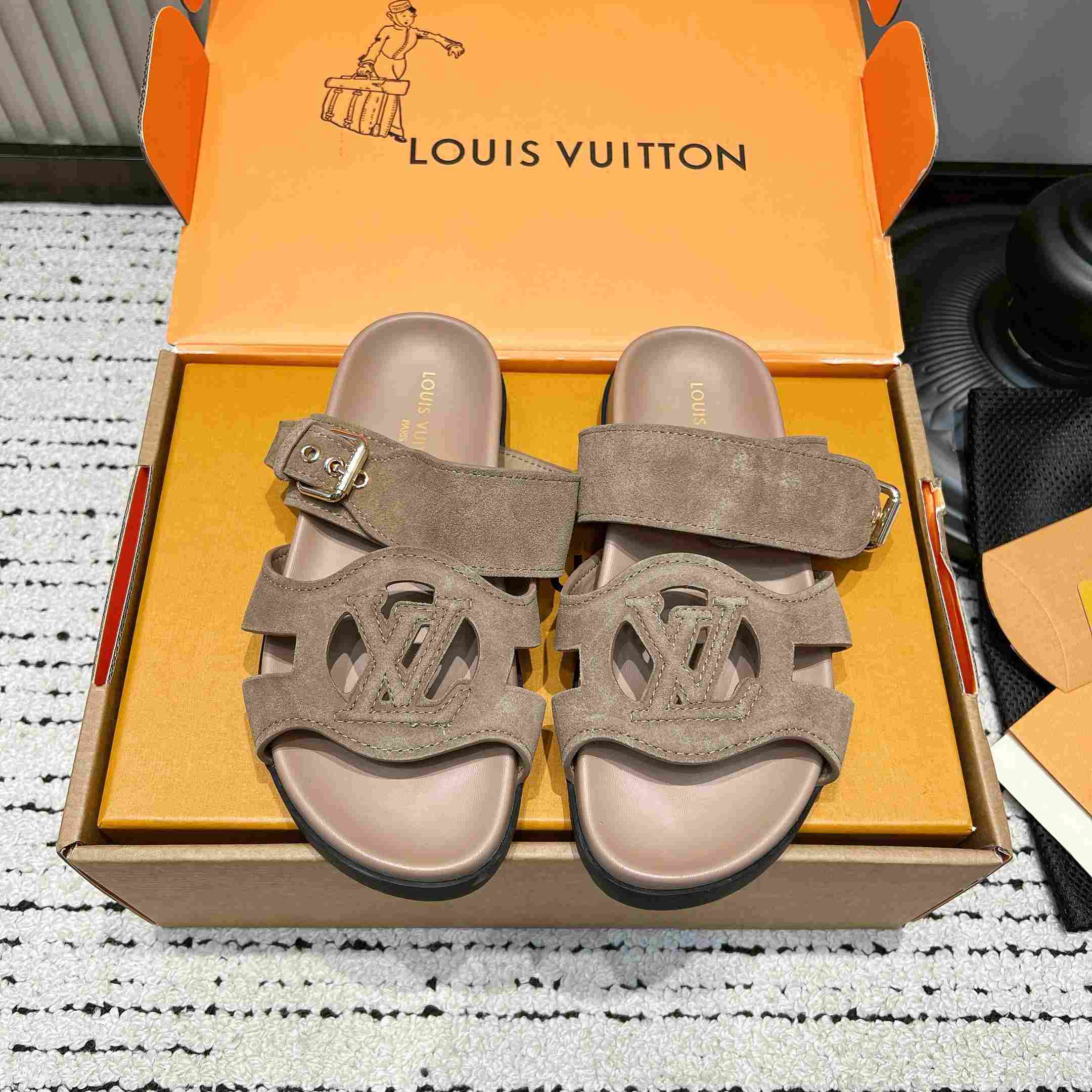 Louis Vuitton LV Isola Comfort Mule  - DesignerGu