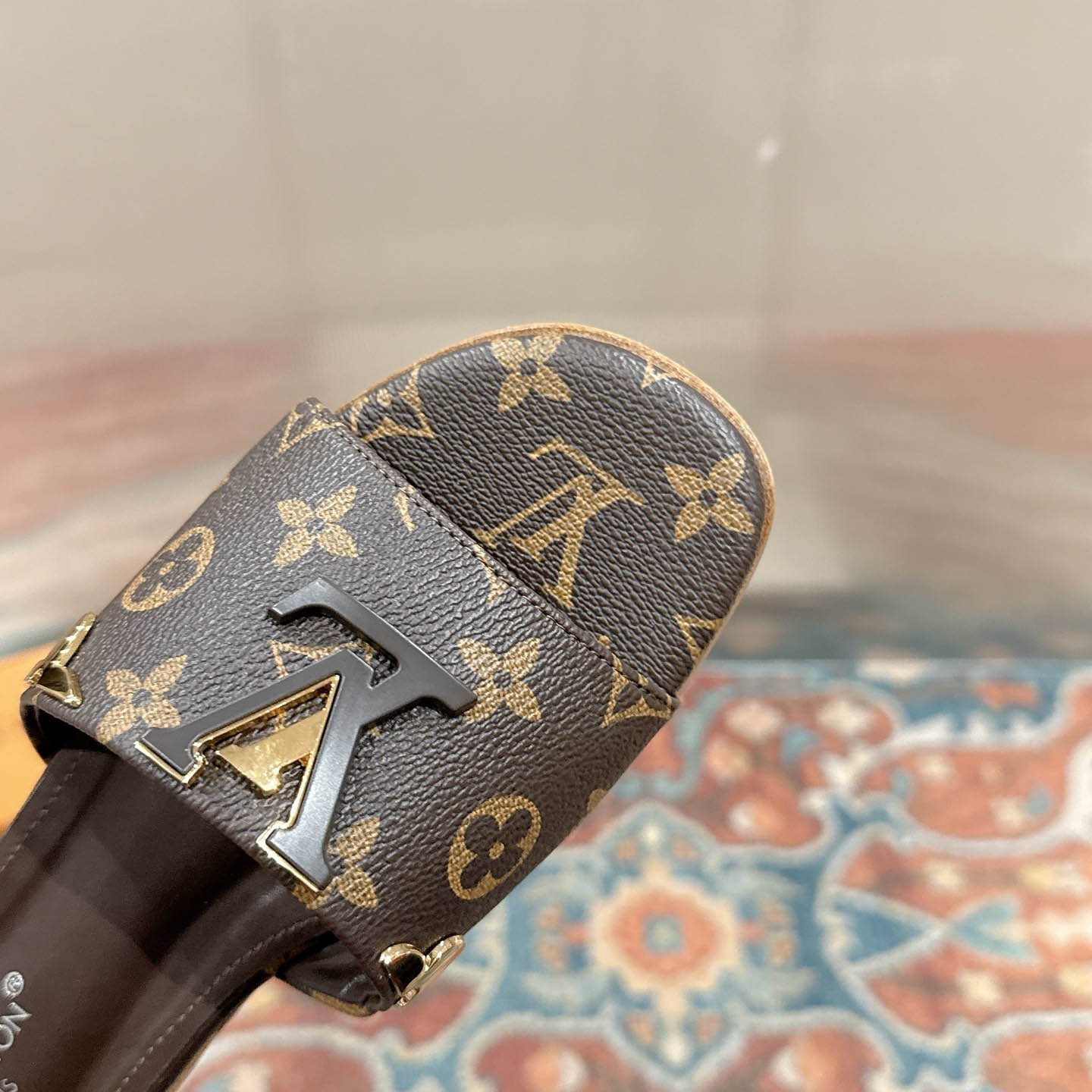 Louis Vuitton LV Mare Flat Mule - DesignerGu