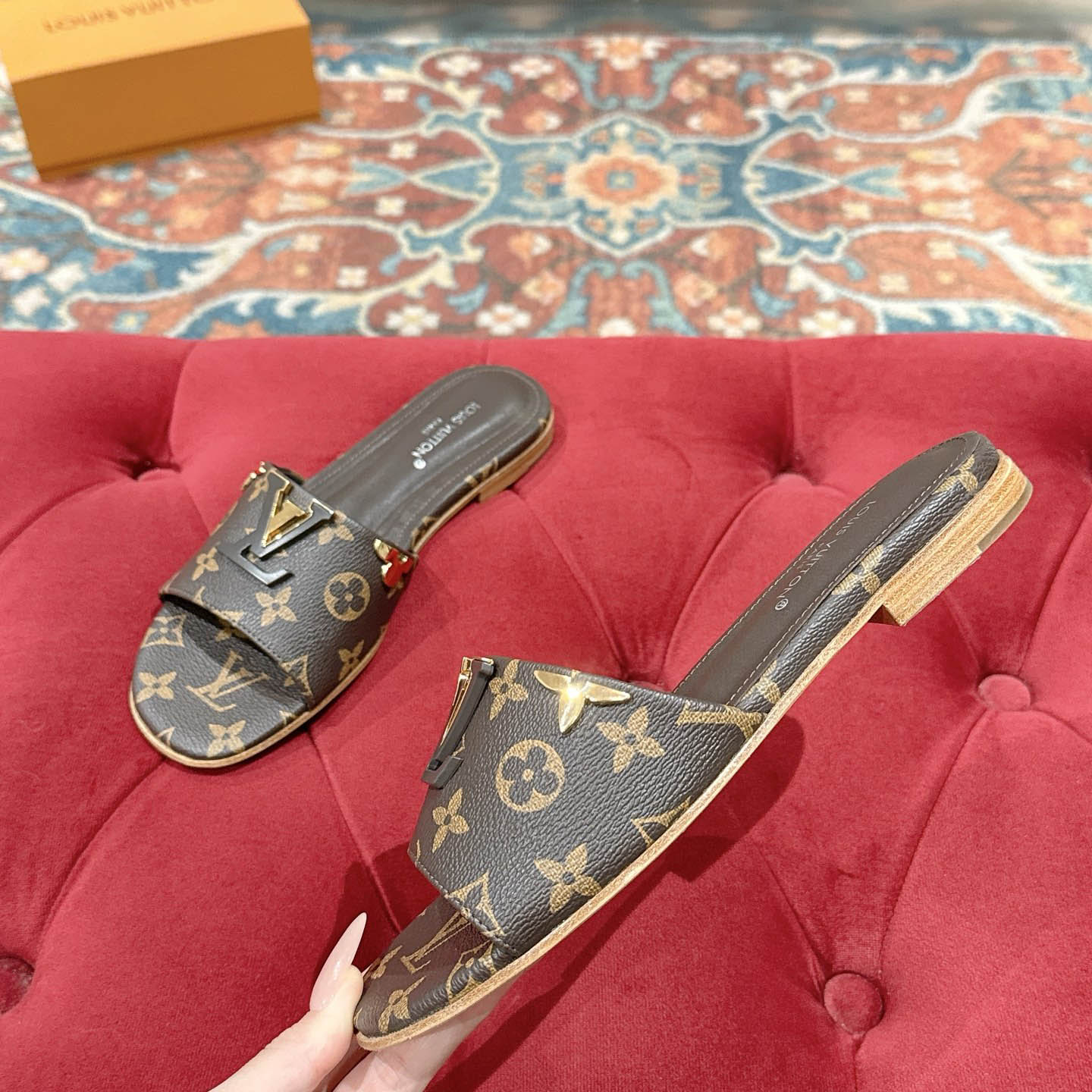 Louis Vuitton LV Mare Flat Mule - DesignerGu