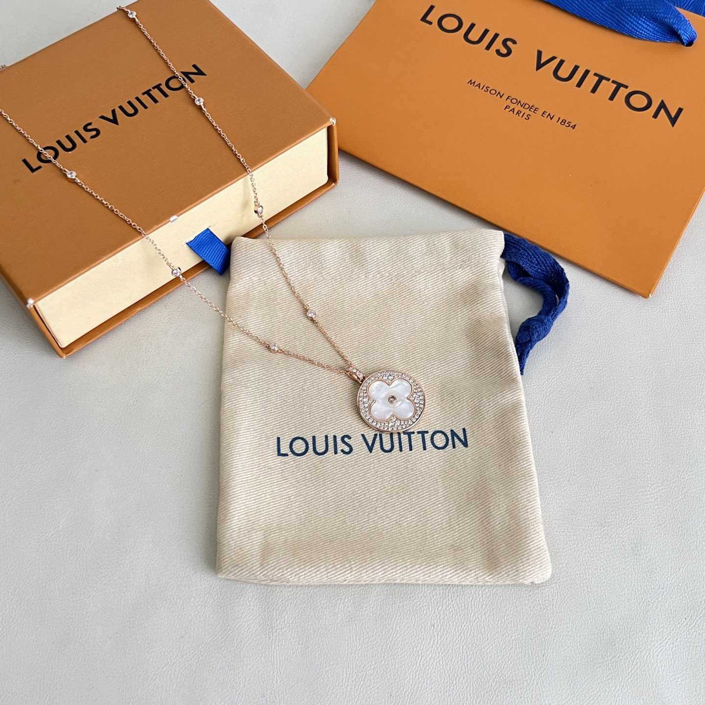 Louis Vuitton Color Blossom XL Sun Pendant, Pink Gold, White Mother-of-Pearl and Diamonds Q04156 - DesignerGu