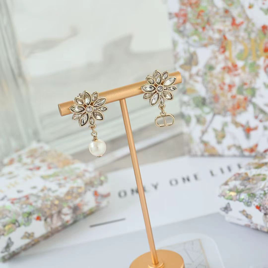 Dior Fleur De Glace Asymmetrical Earrings - DesignerGu