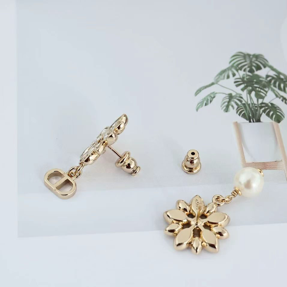 Dior Fleur De Glace Asymmetrical Earrings - DesignerGu
