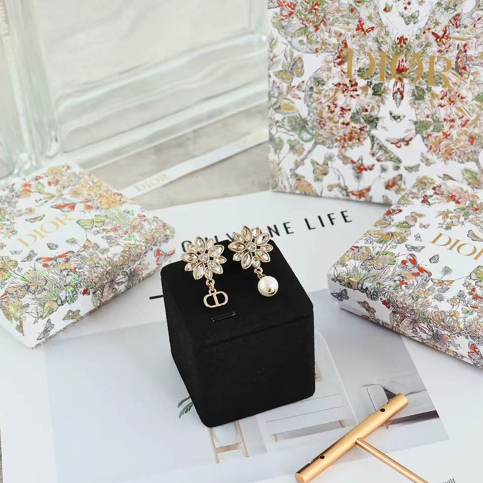 Dior Fleur De Glace Asymmetrical Earrings - DesignerGu