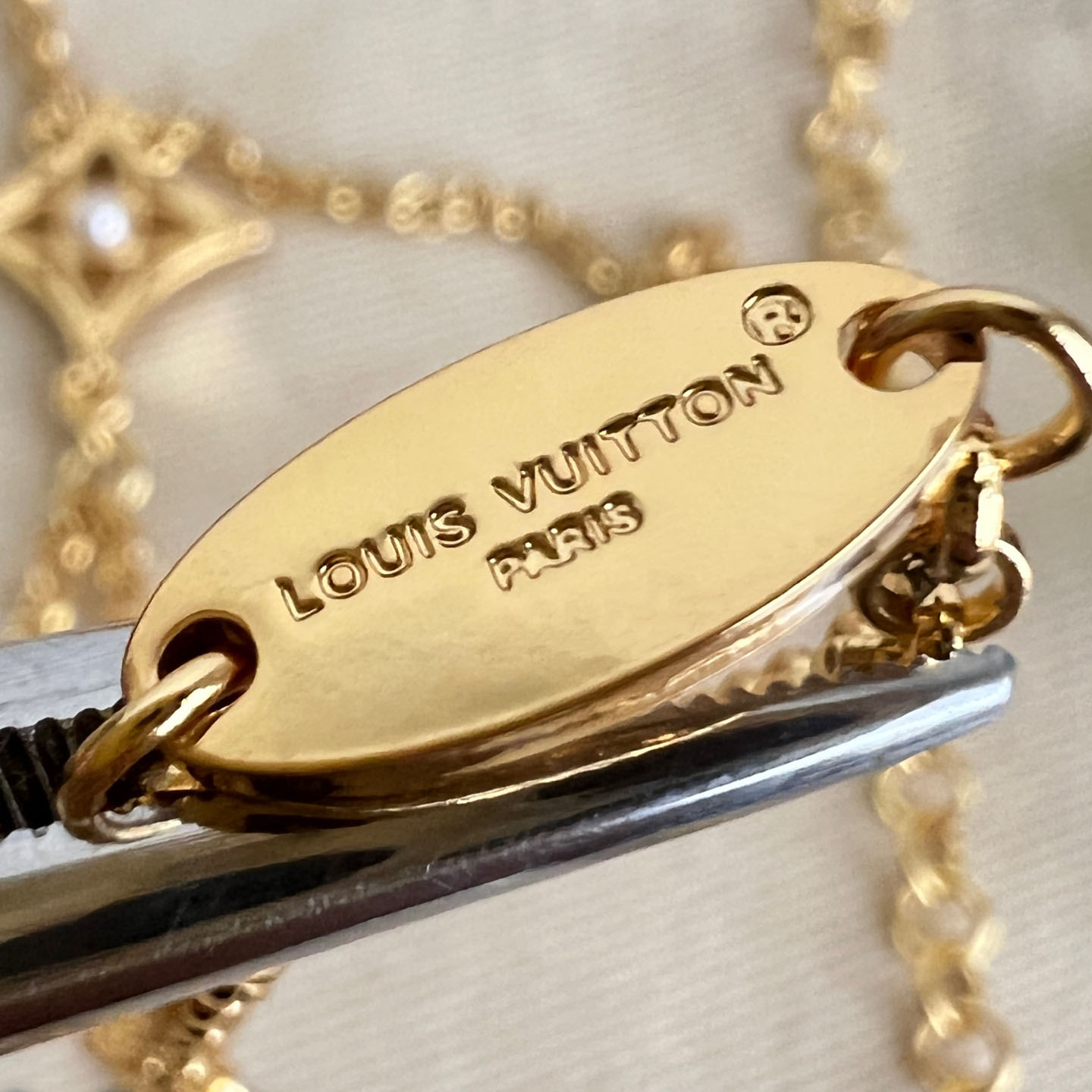 Louis Vuitton LV Pearly Flower Bracelet - DesignerGu