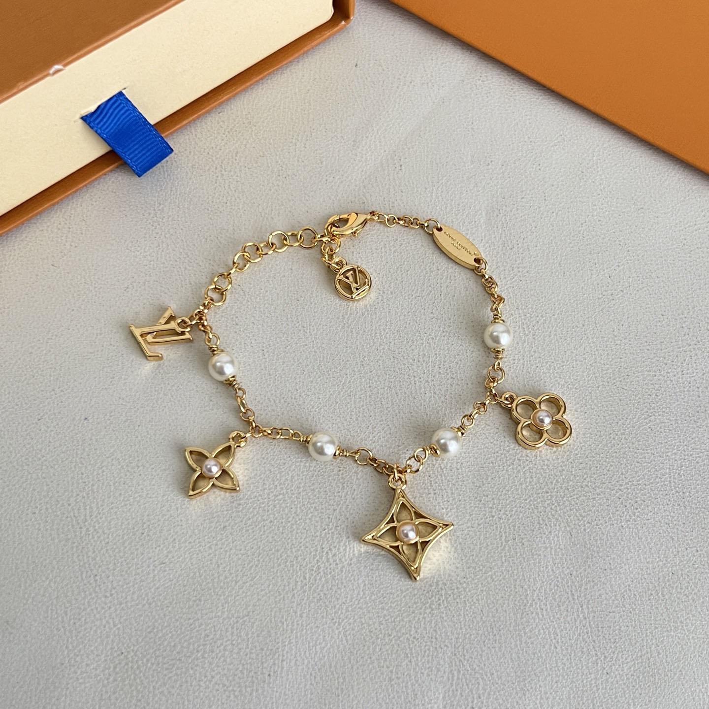 Louis Vuitton LV Pearly Flower Bracelet - DesignerGu