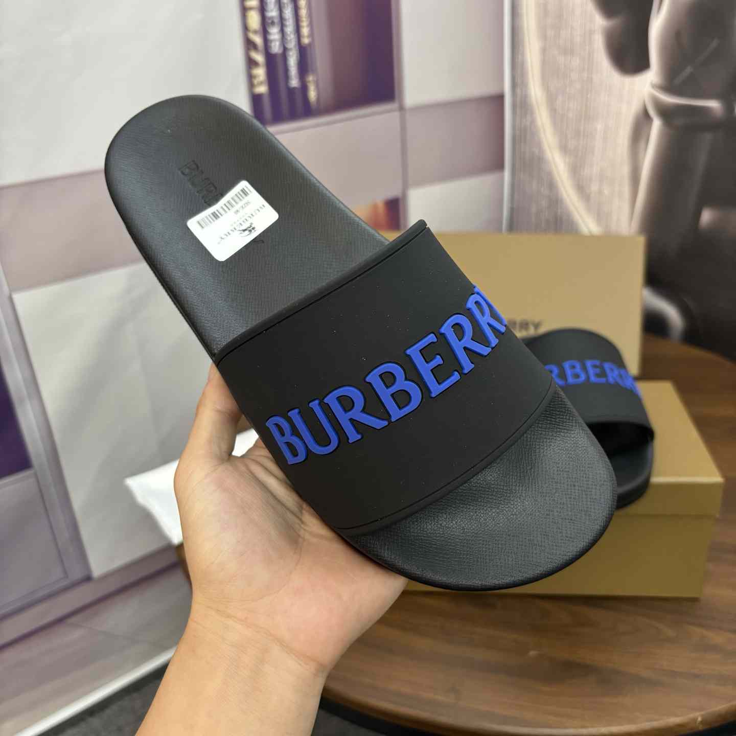 Burberry Logo Slides - DesignerGu