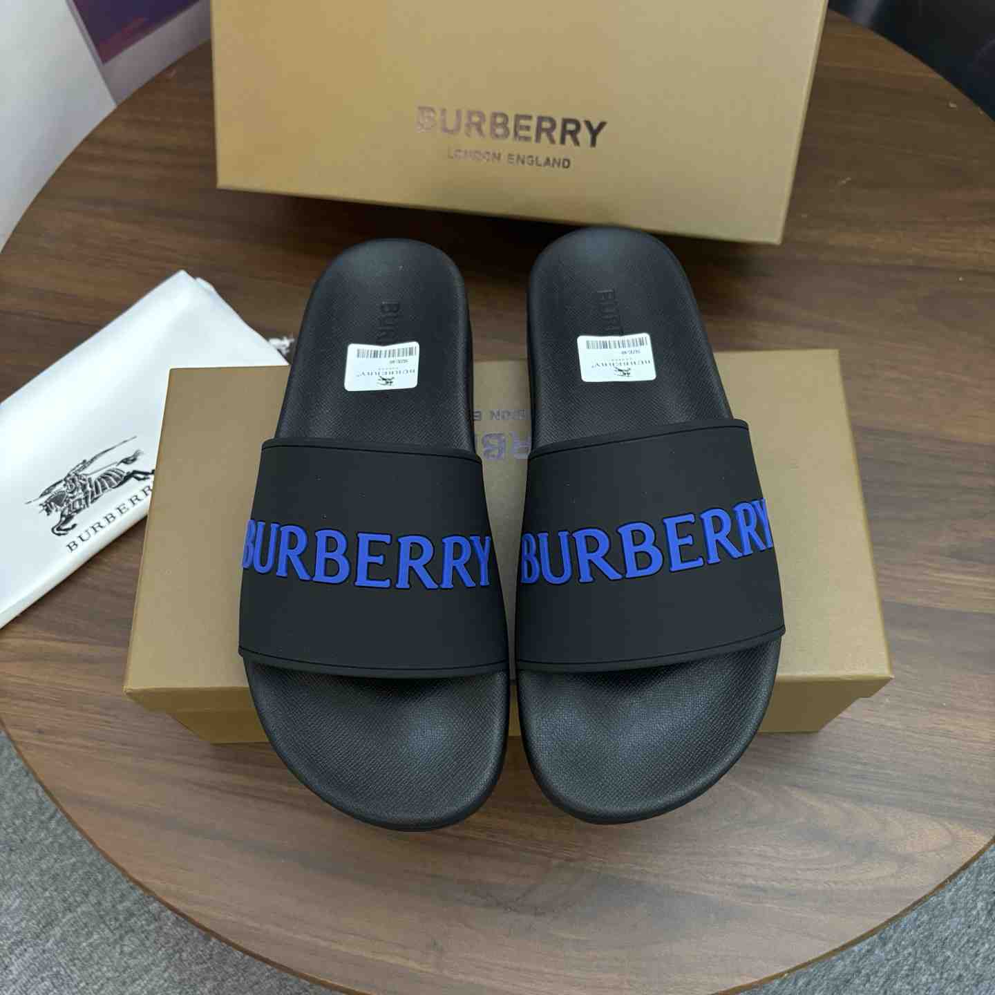Burberry Logo Slides - DesignerGu