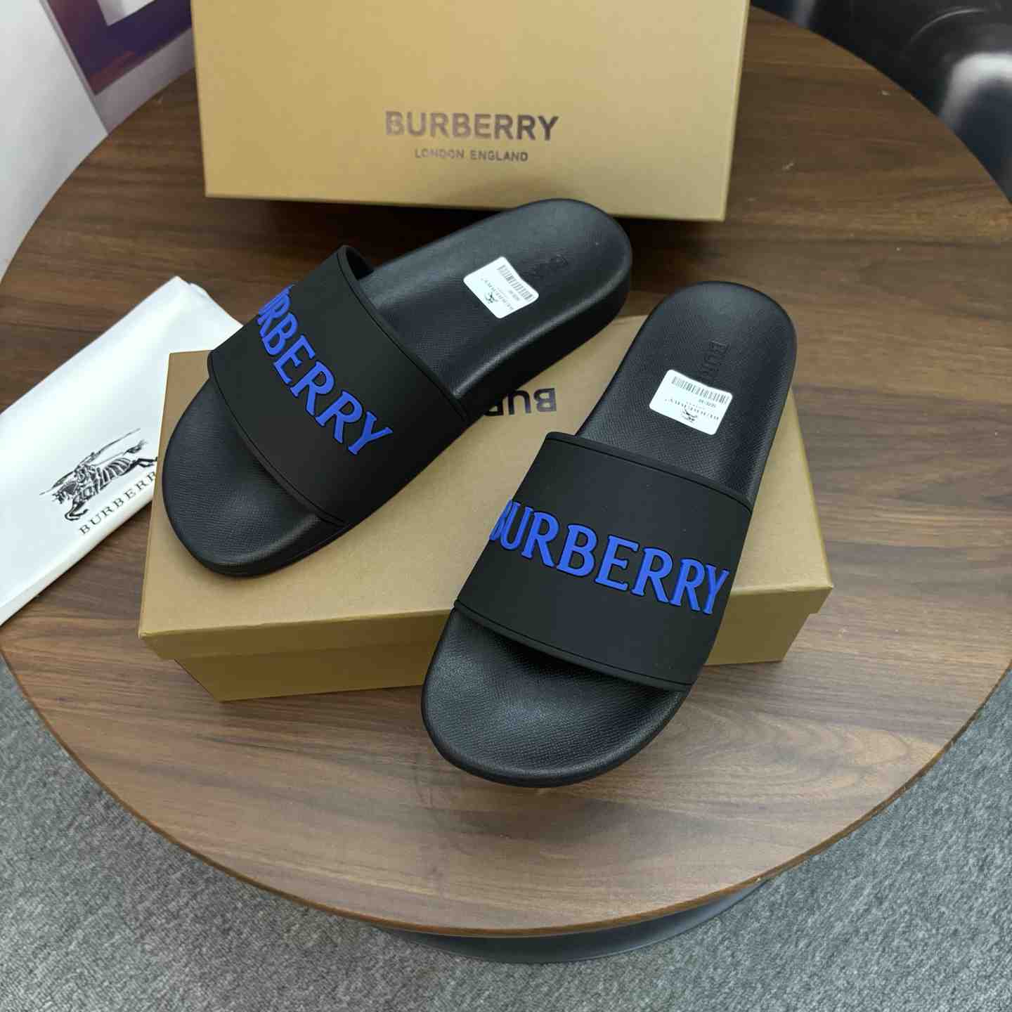 Burberry Logo Slides - DesignerGu