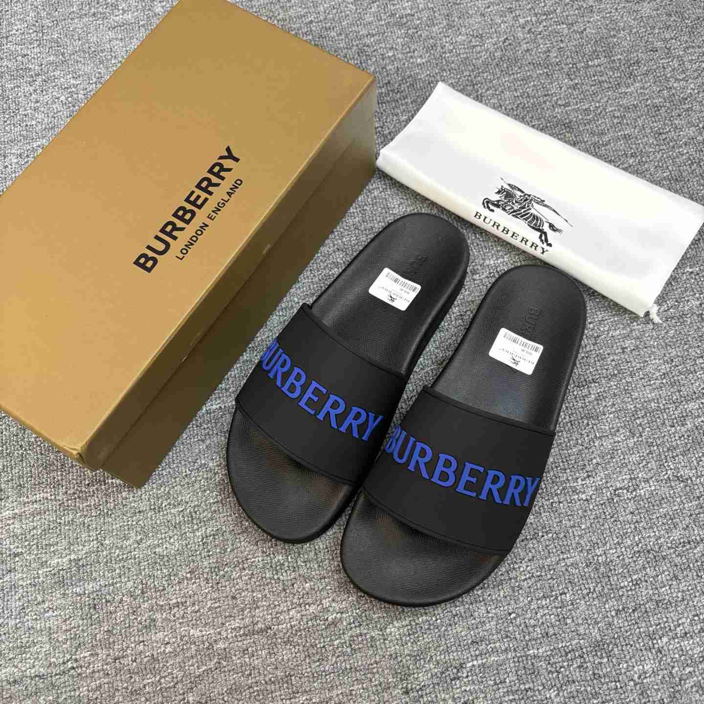 Burberry Logo Slides - DesignerGu