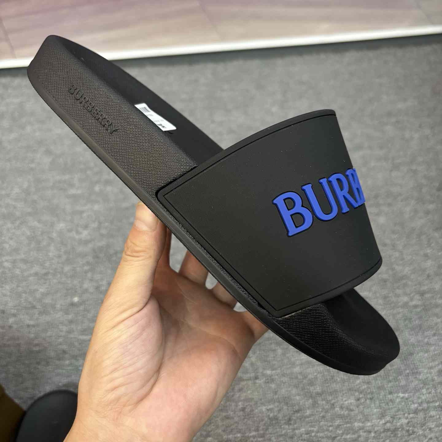 Burberry Logo Slides - DesignerGu
