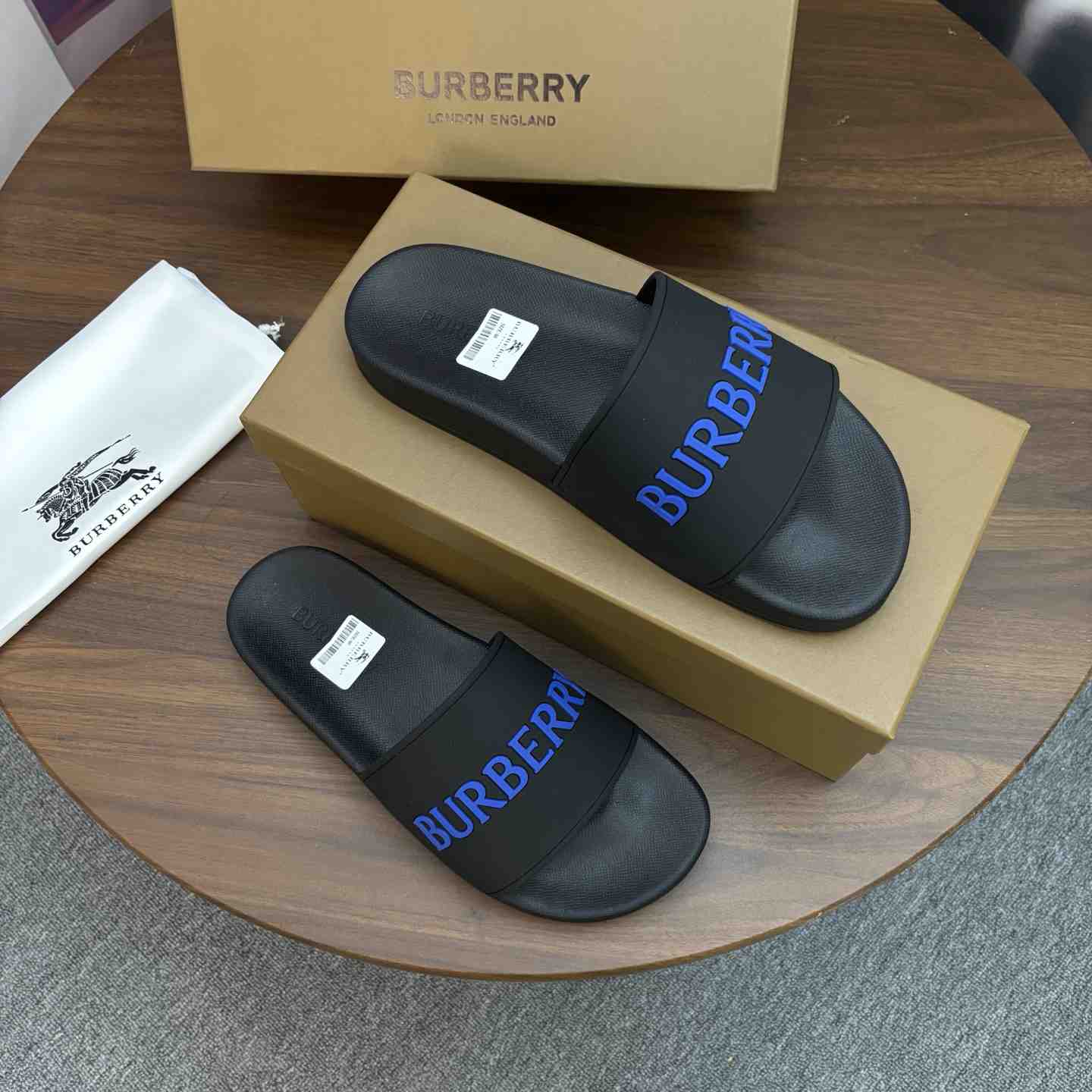Burberry Logo Slides - DesignerGu