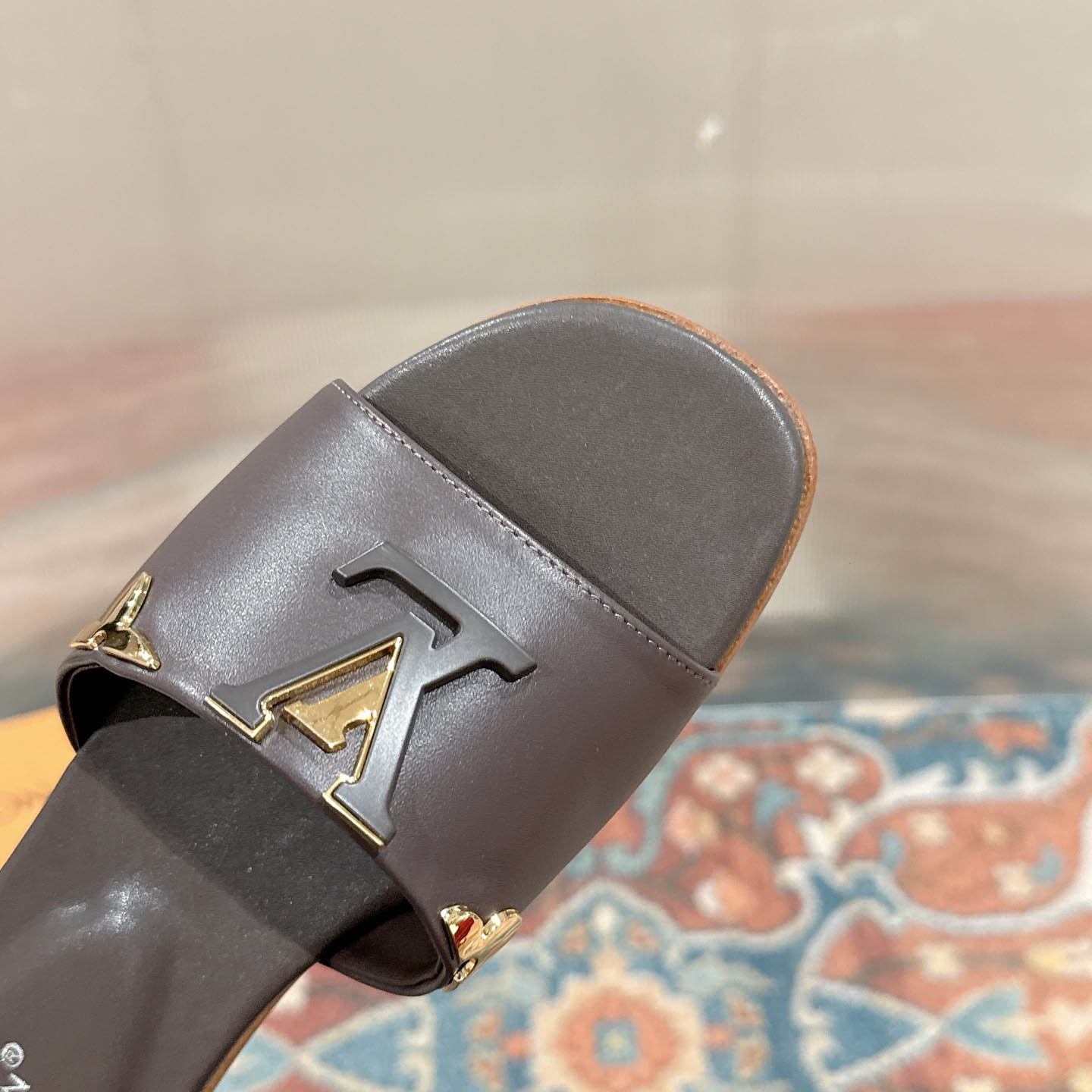 Louis Vuitton LV Mare Flat Mule - DesignerGu