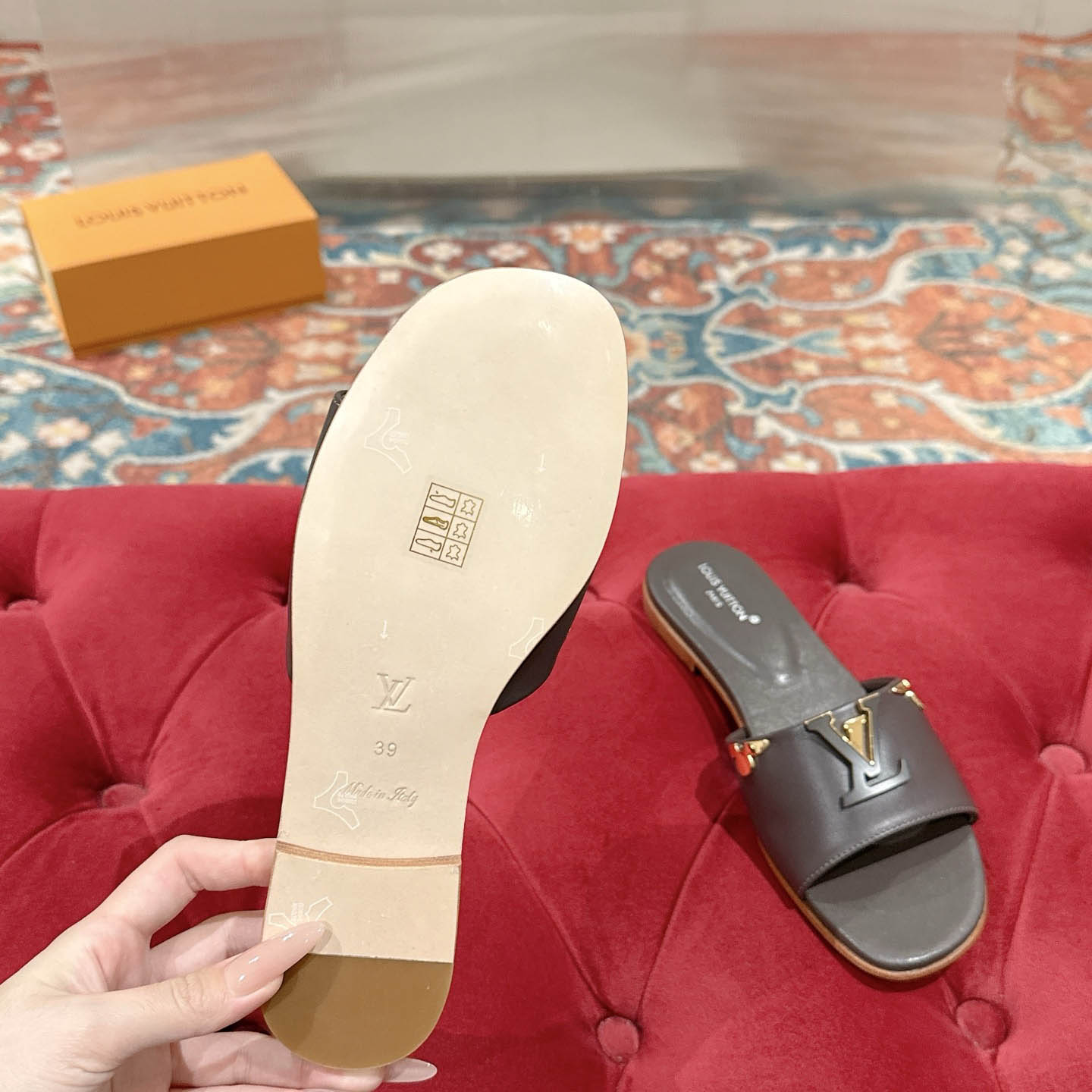 Louis Vuitton LV Mare Flat Mule - DesignerGu