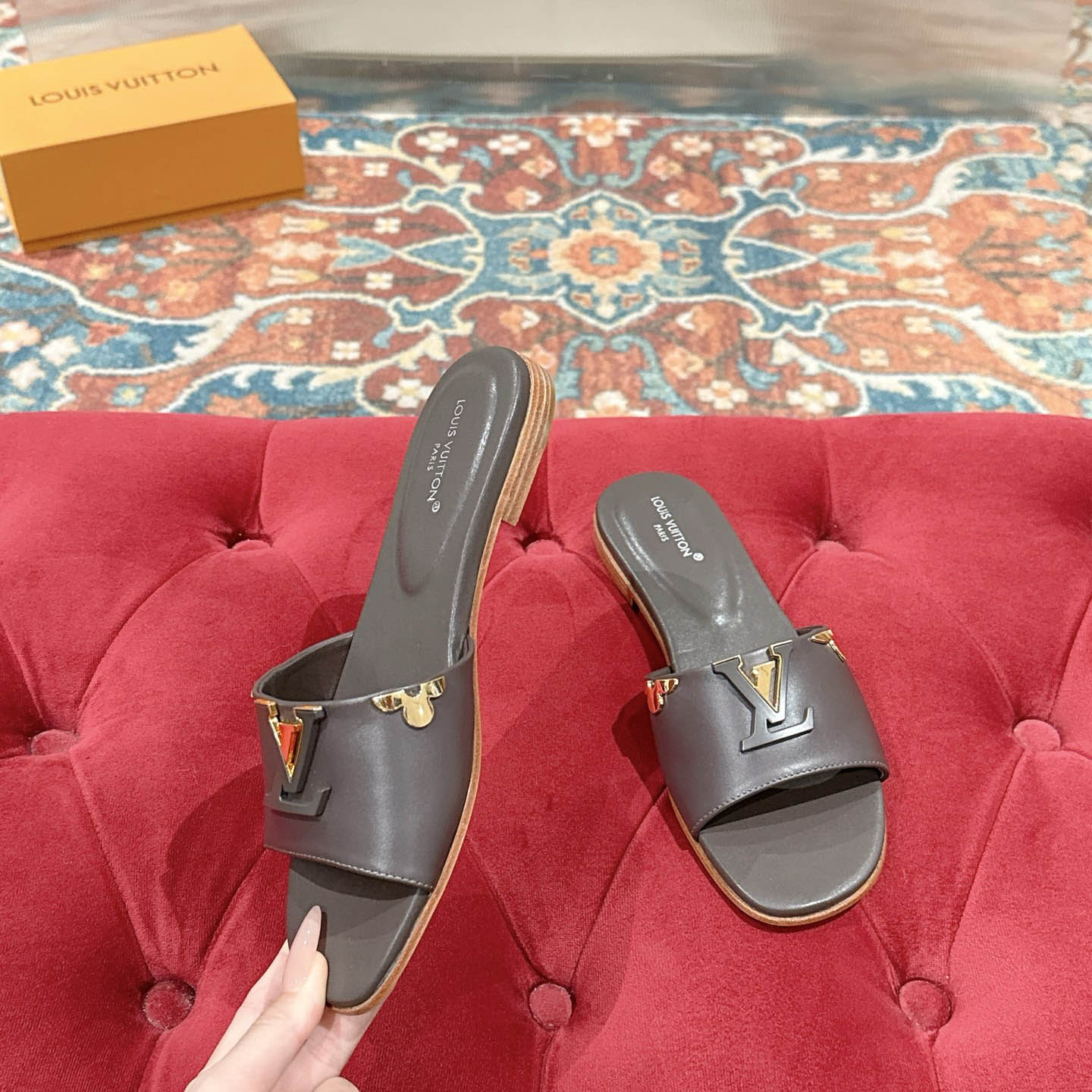 Louis Vuitton LV Mare Flat Mule - DesignerGu