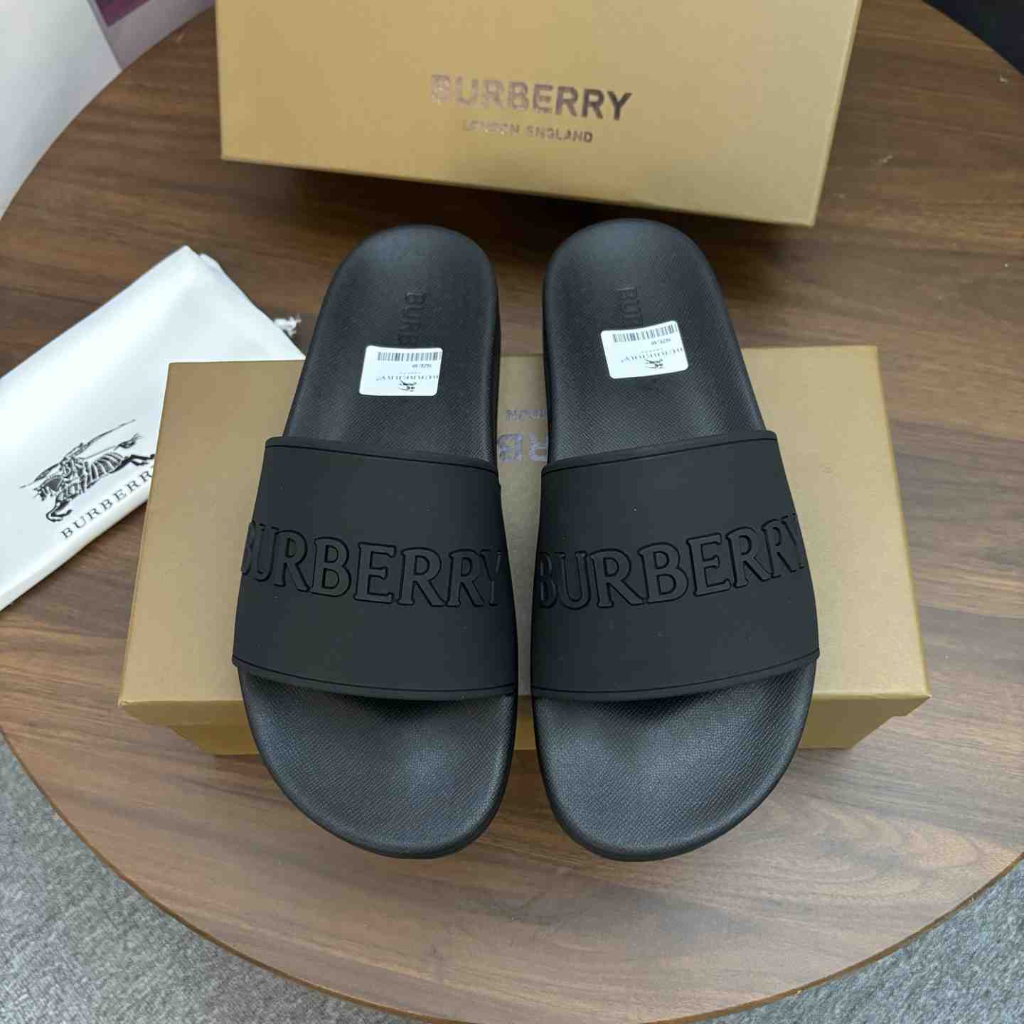 Burberry Logo Slides - DesignerGu