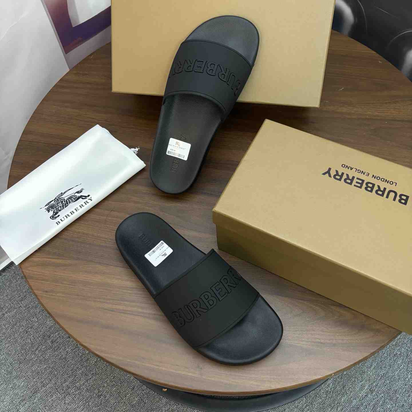 Burberry Logo Slides - DesignerGu