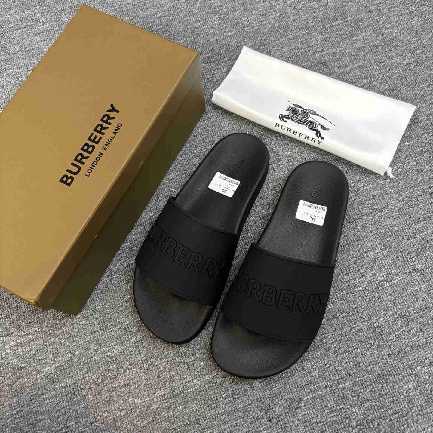 Burberry Logo Slides - DesignerGu