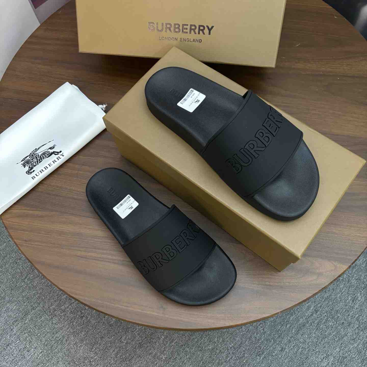 Burberry Logo Slides - DesignerGu