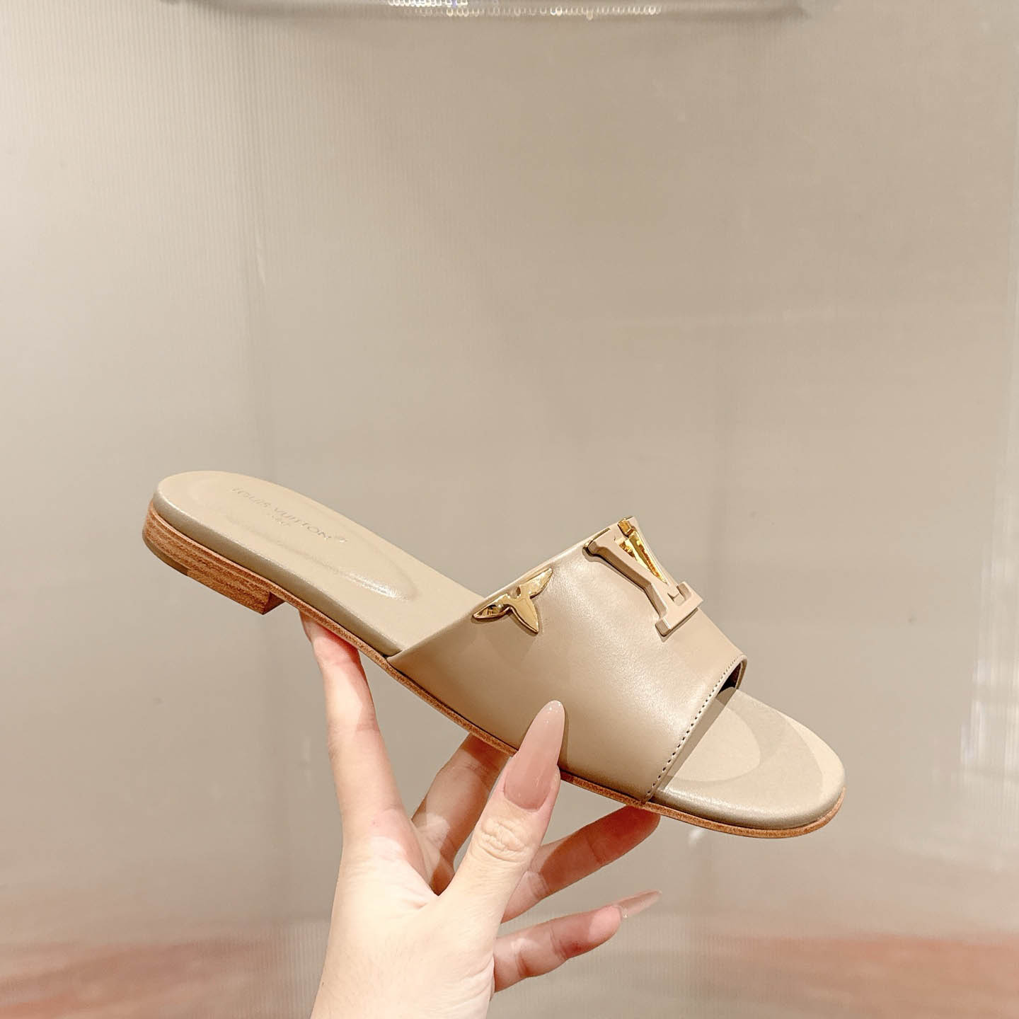 Louis Vuitton LV Mare Flat Mule - DesignerGu