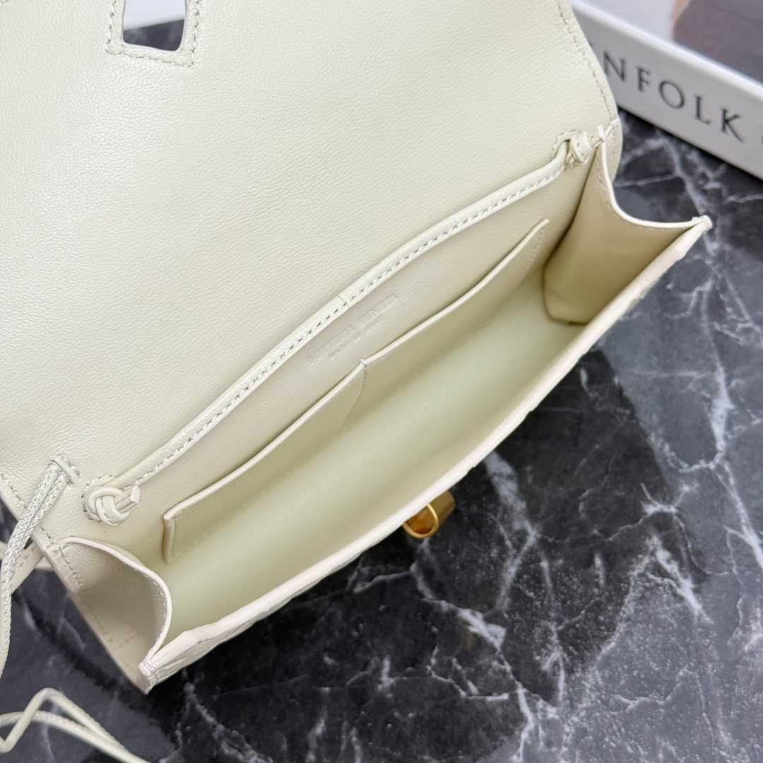 Bottega Veneta Andiamo Pouch On Strap - DesignerGu