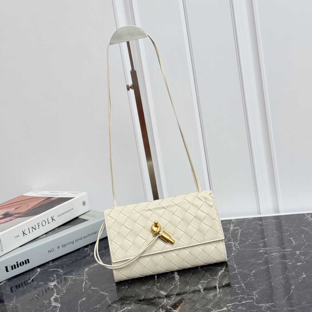 Bottega Veneta Andiamo Pouch On Strap - DesignerGu