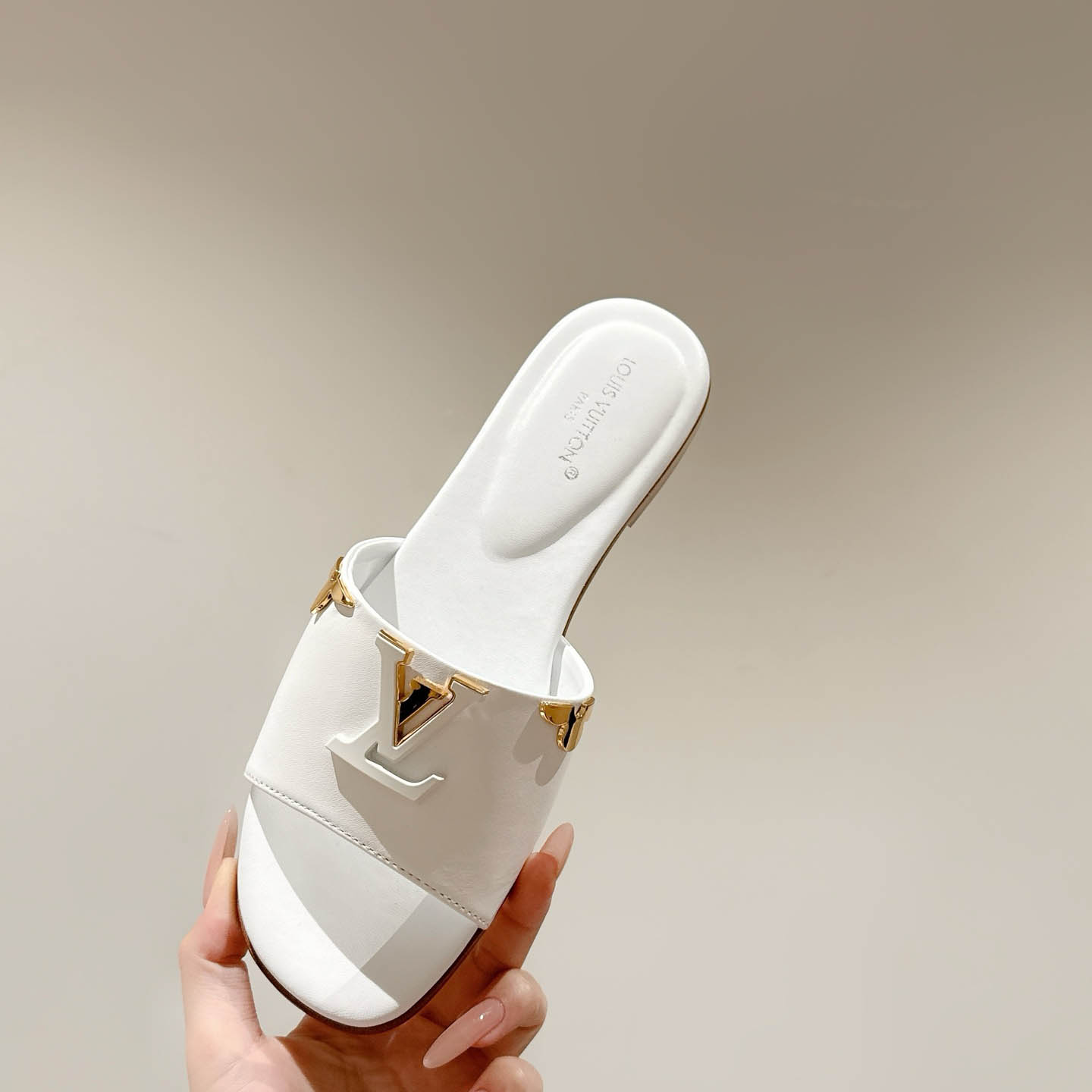 Louis Vuitton LV Mare Flat Mule - DesignerGu