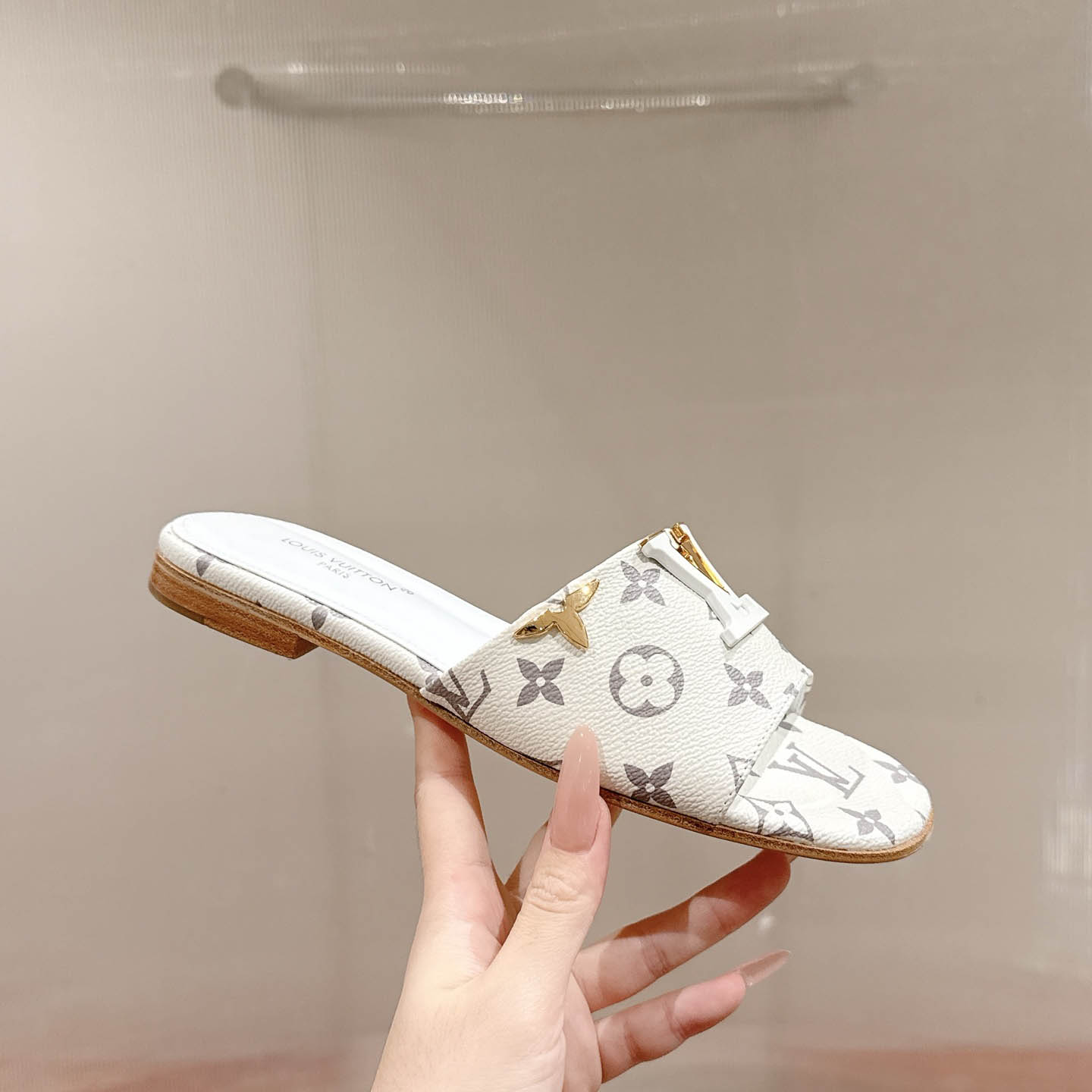 Louis Vuitton LV Mare Flat Mule - DesignerGu