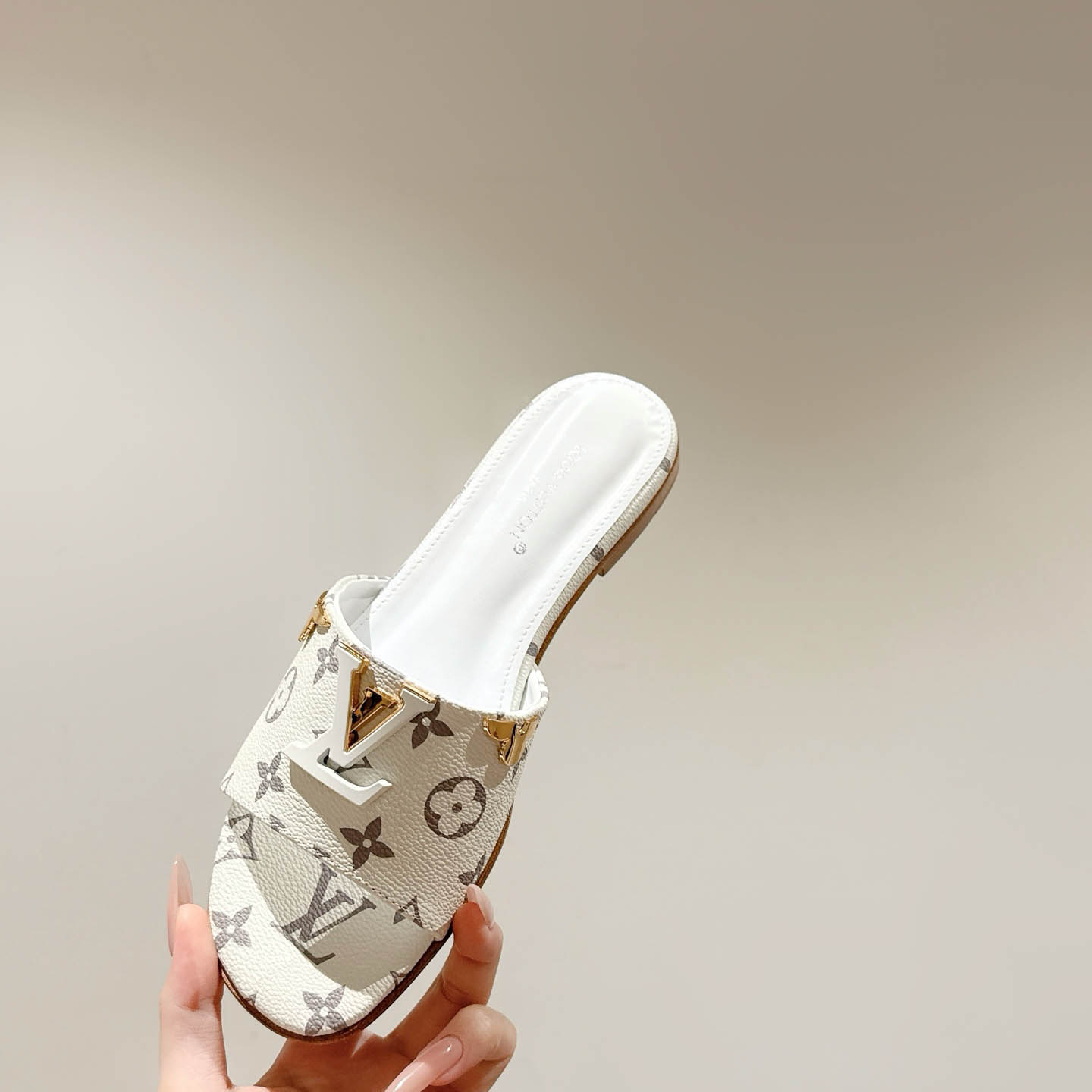 Louis Vuitton LV Mare Flat Mule - DesignerGu