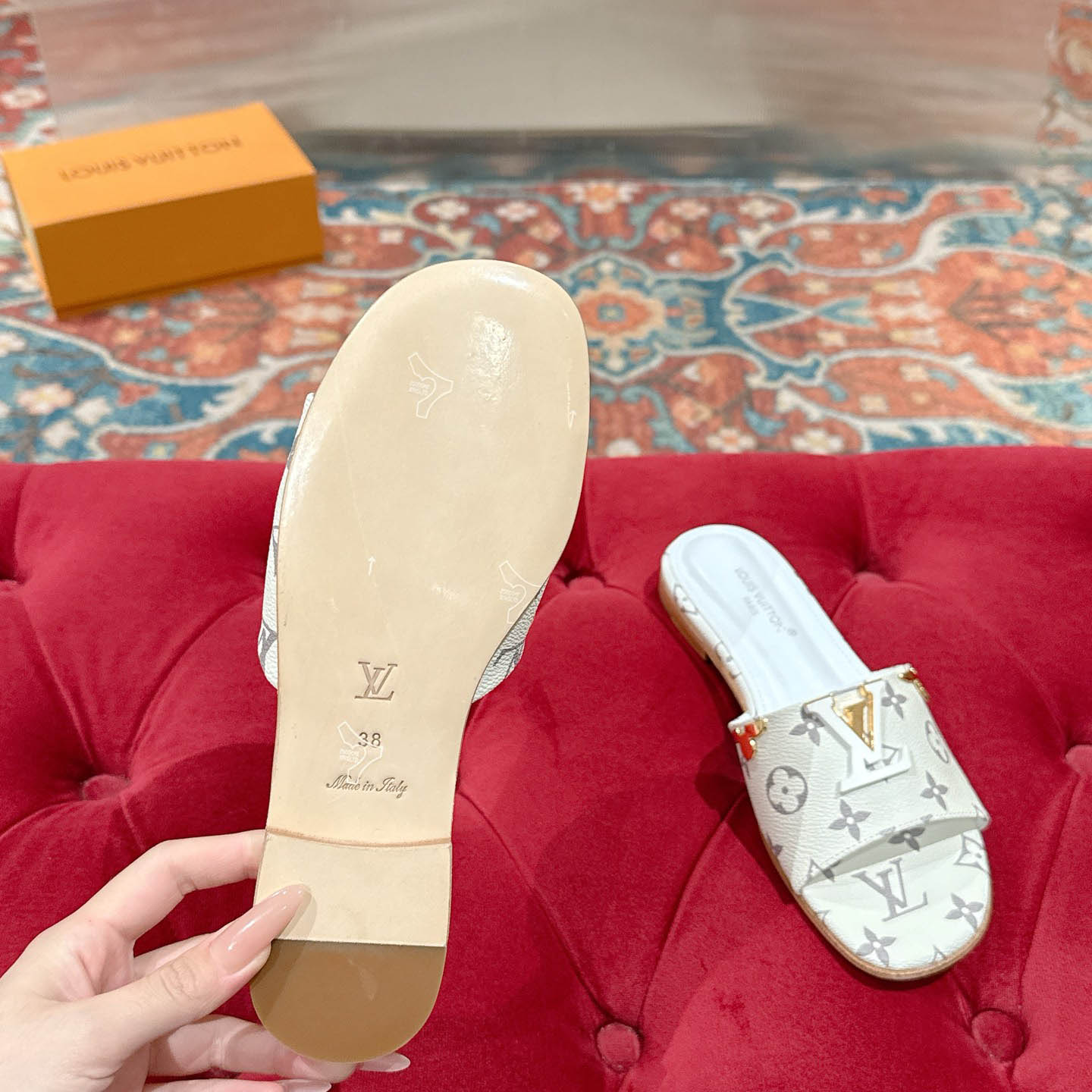 Louis Vuitton LV Mare Flat Mule - DesignerGu