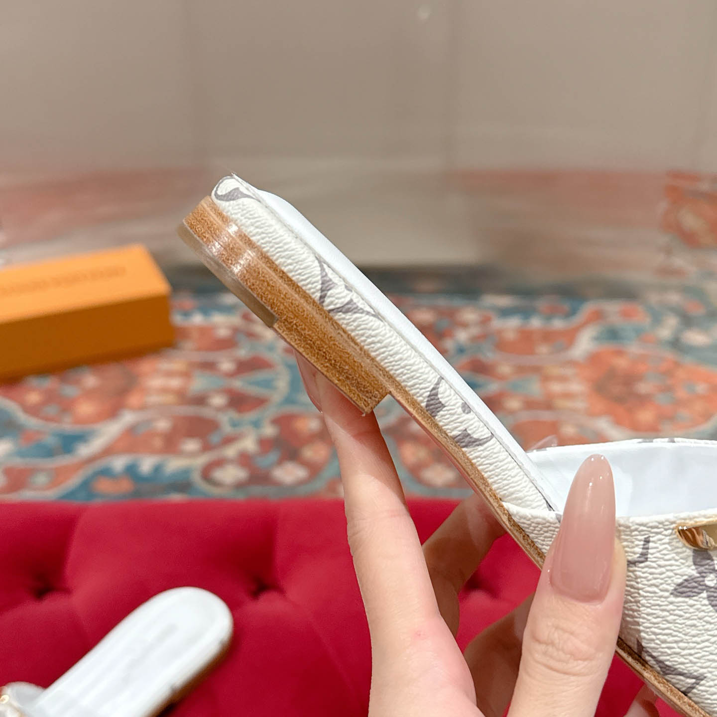 Louis Vuitton LV Mare Flat Mule - DesignerGu