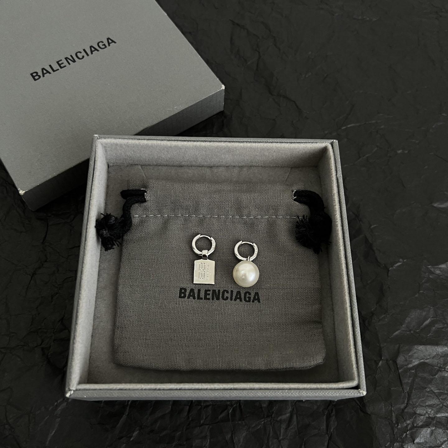 Balenciaga Malibu Pearl Earrings In Shiny Silver - DesignerGu