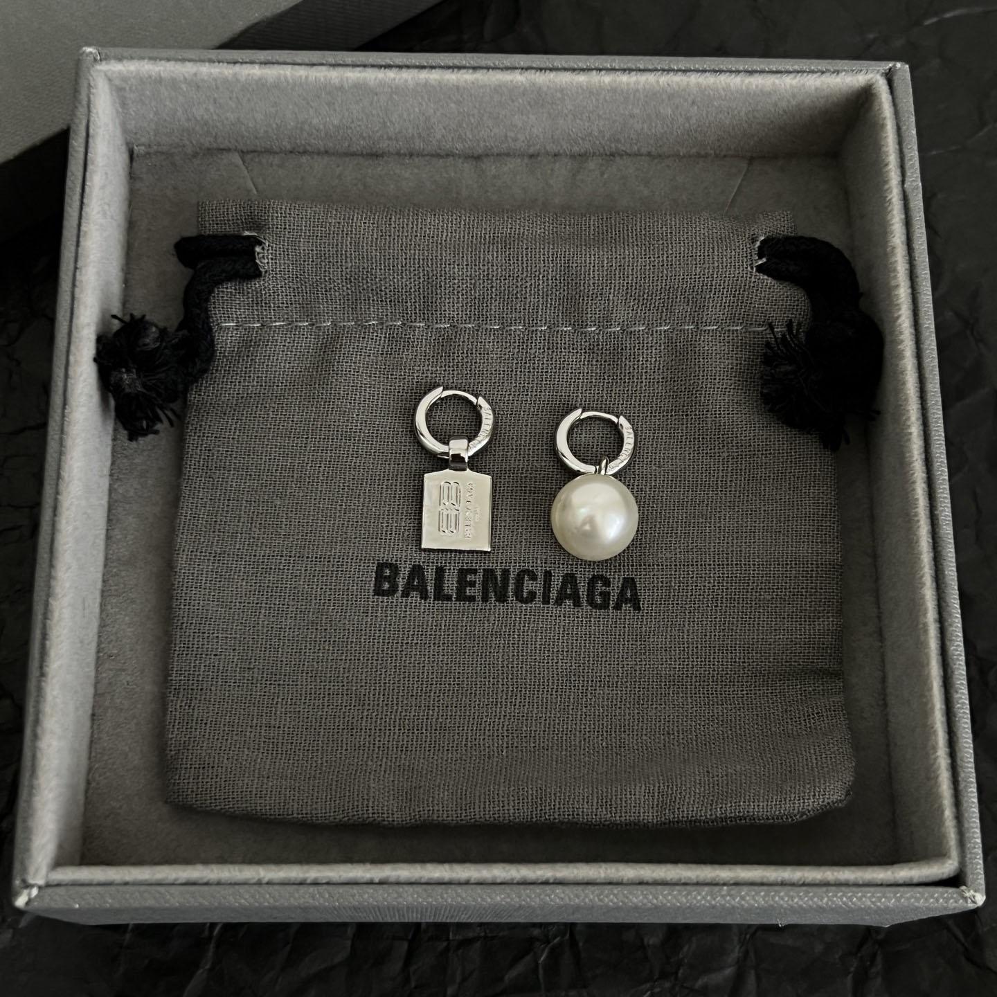 Balenciaga Malibu Pearl Earrings In Shiny Silver - DesignerGu
