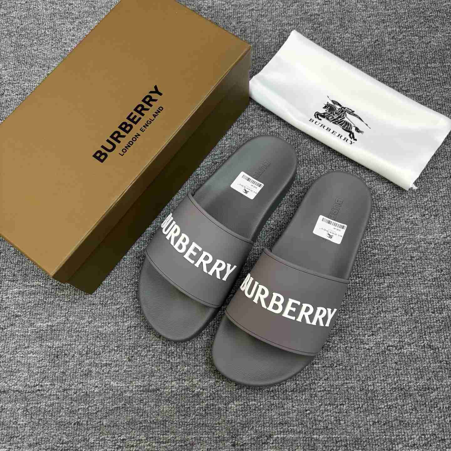 Burberry Logo Slides - DesignerGu