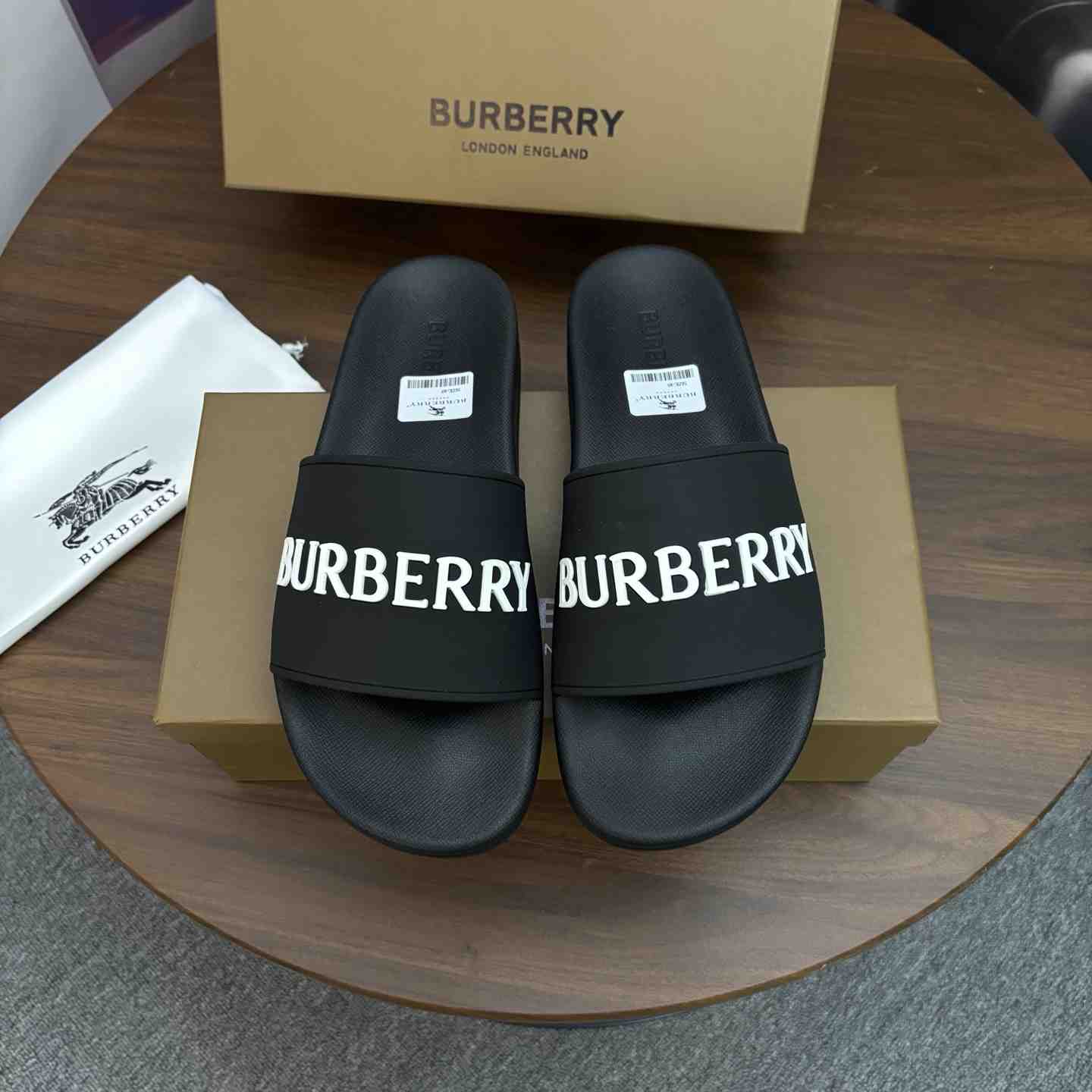 Burberry Logo Slides - DesignerGu