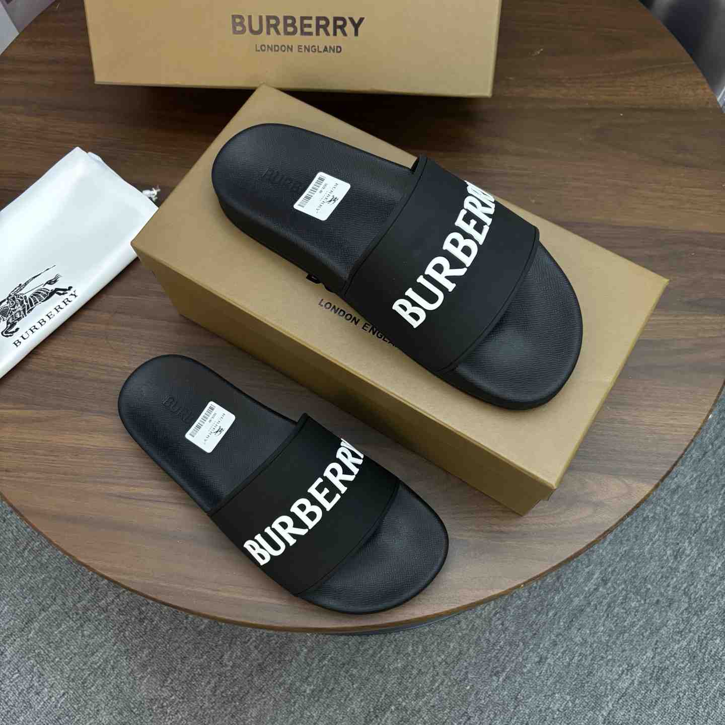 Burberry Logo Slides - DesignerGu