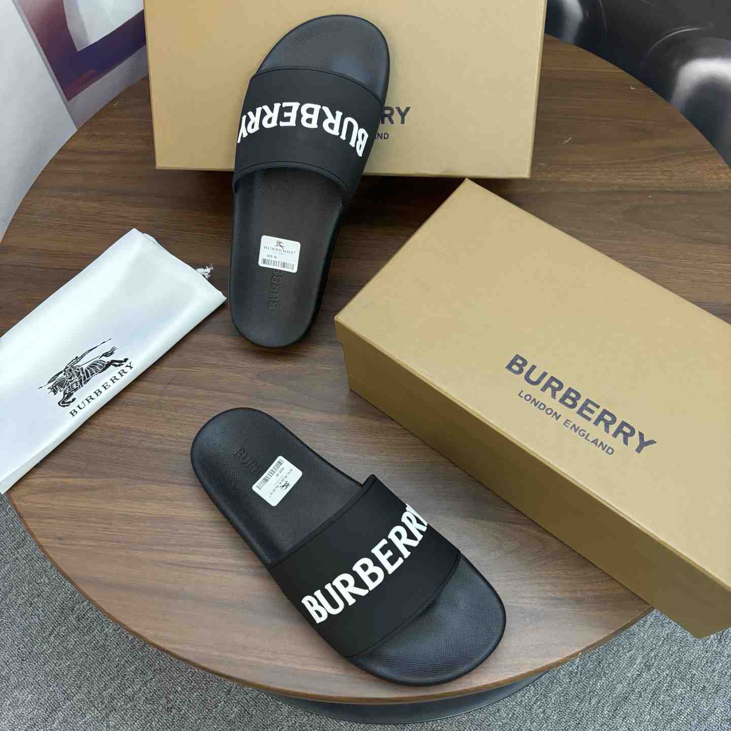 Burberry Logo Slides - DesignerGu