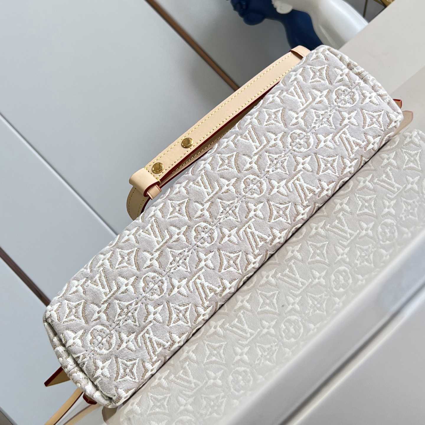 Louis Vuitton Carryall East-West M2A136 - DesignerGu