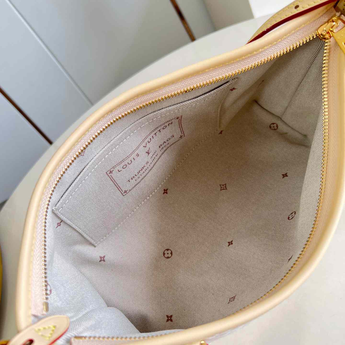 Louis Vuitton Carryall East-West M2A136 - DesignerGu