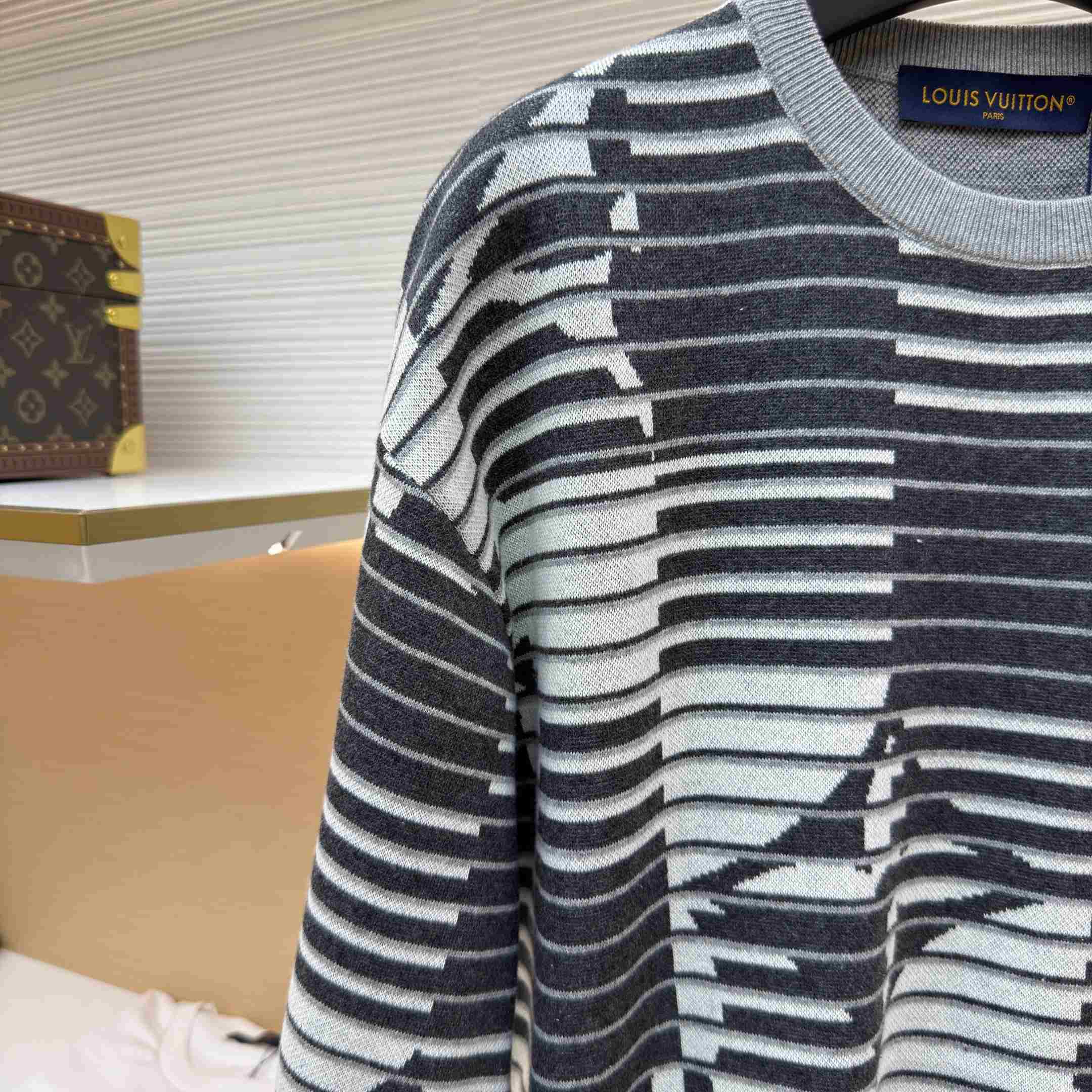Louis Vuitton Monogram Short-Sleeved Crewneck 1AK70A - DesignerGu