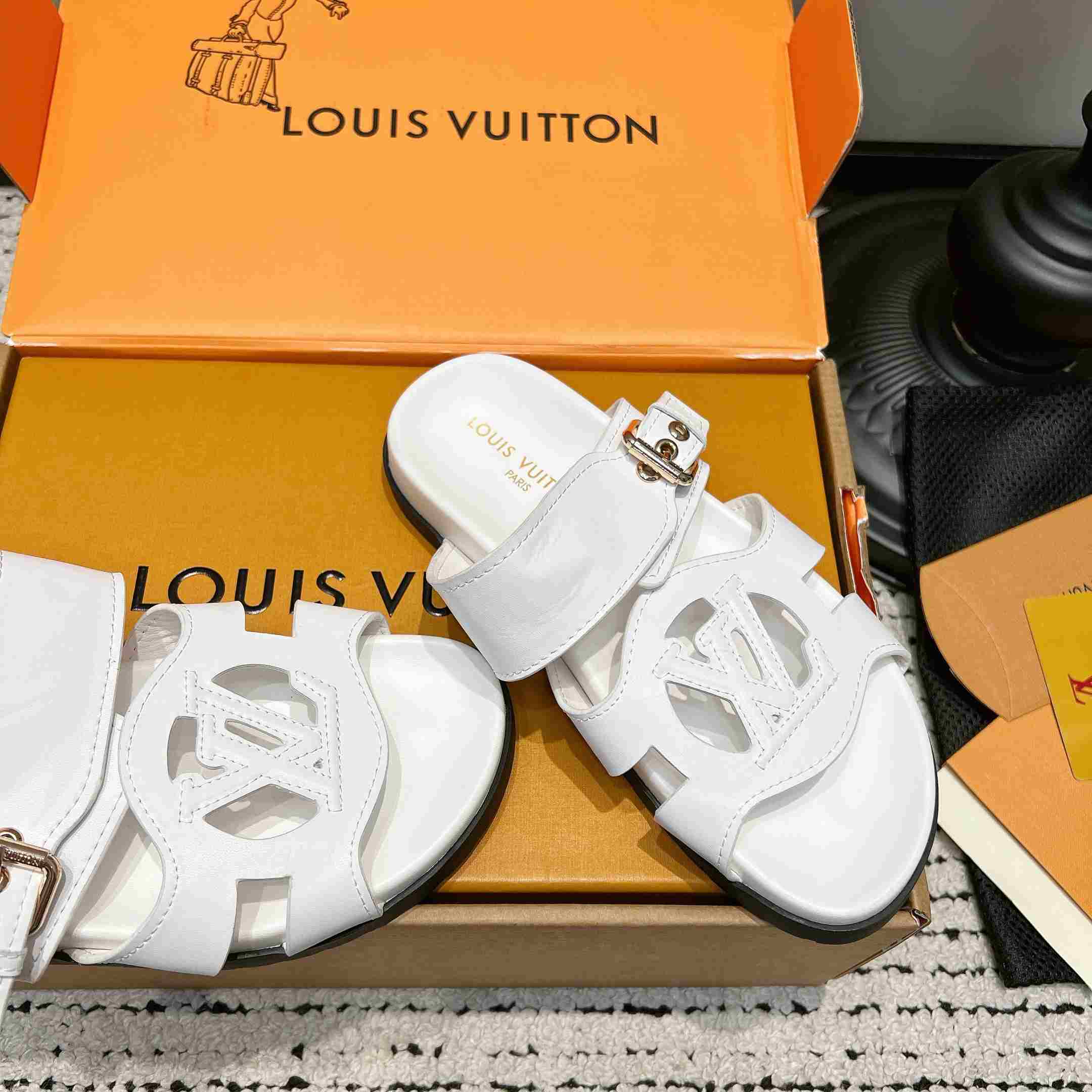Louis Vuitton LV Isola Comfort Mule  - DesignerGu