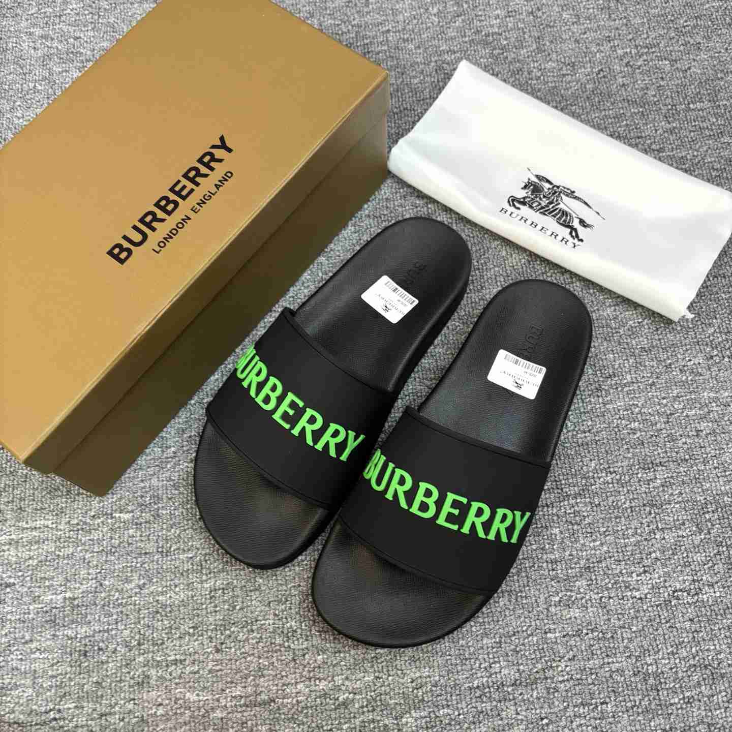 Burberry Logo Slides - DesignerGu