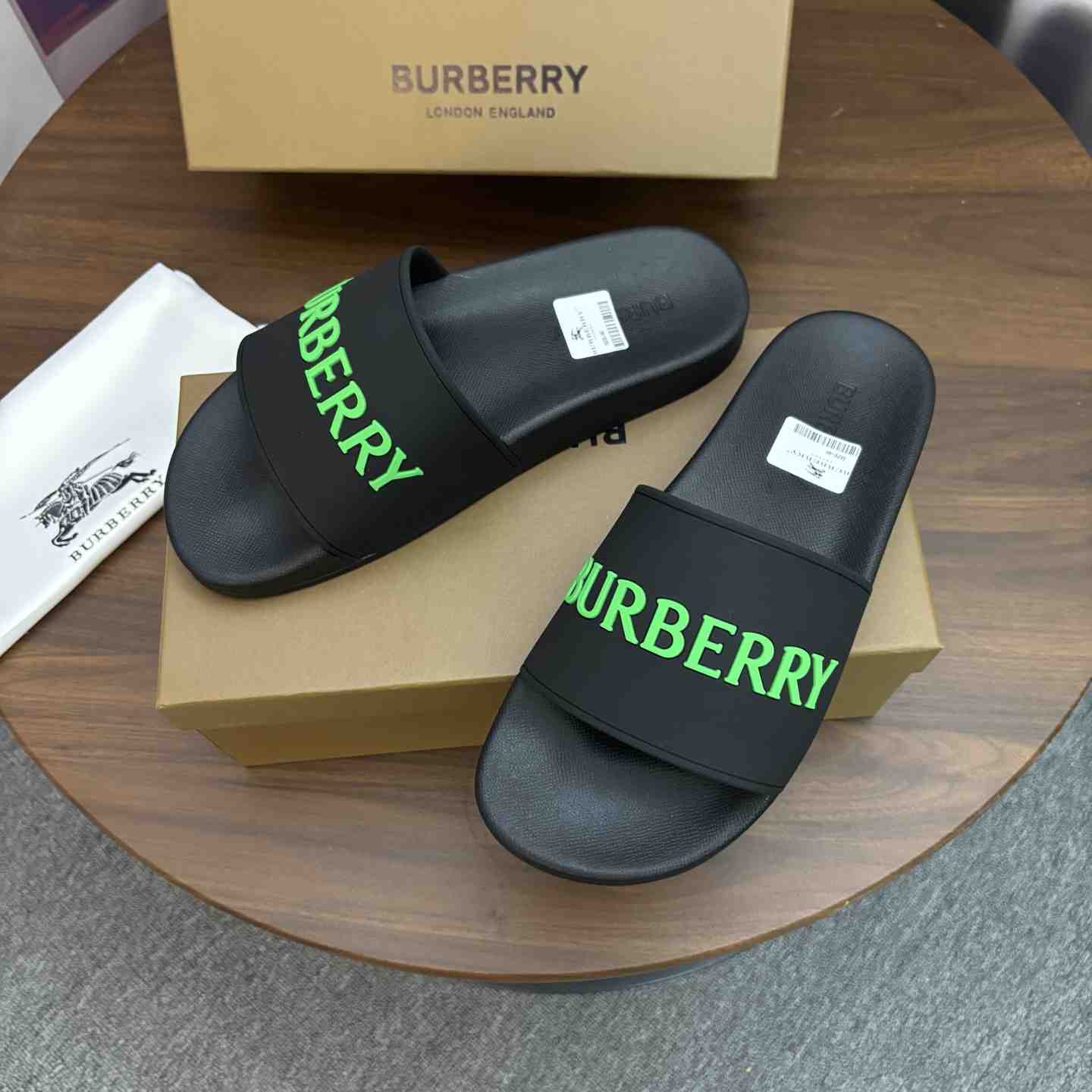 Burberry Logo Slides - DesignerGu