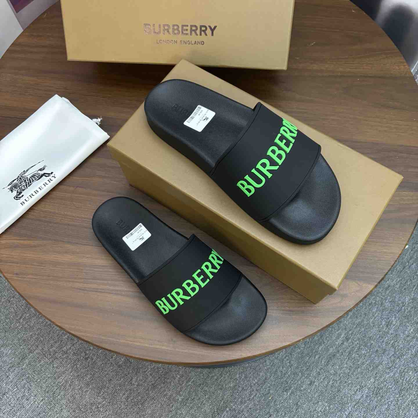 Burberry Logo Slides - DesignerGu
