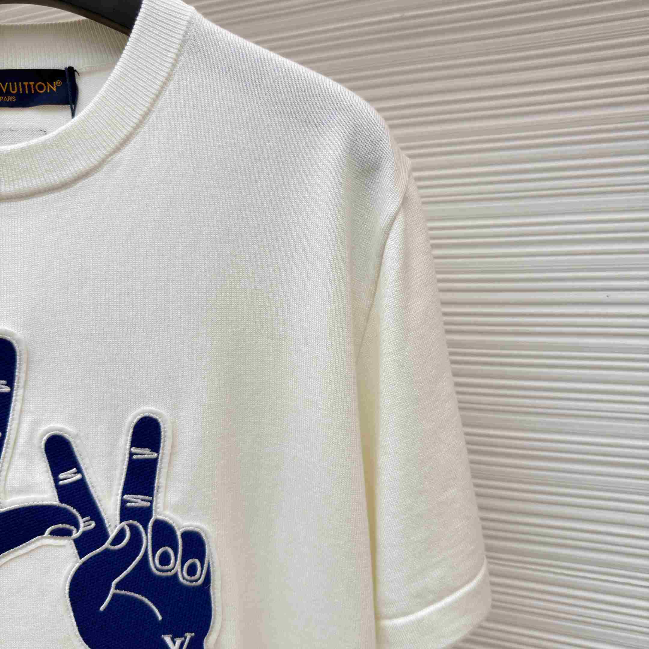 Louis Vuitton Short-Sleeved Signature Patch Crewneck 1AK6ZI - DesignerGu