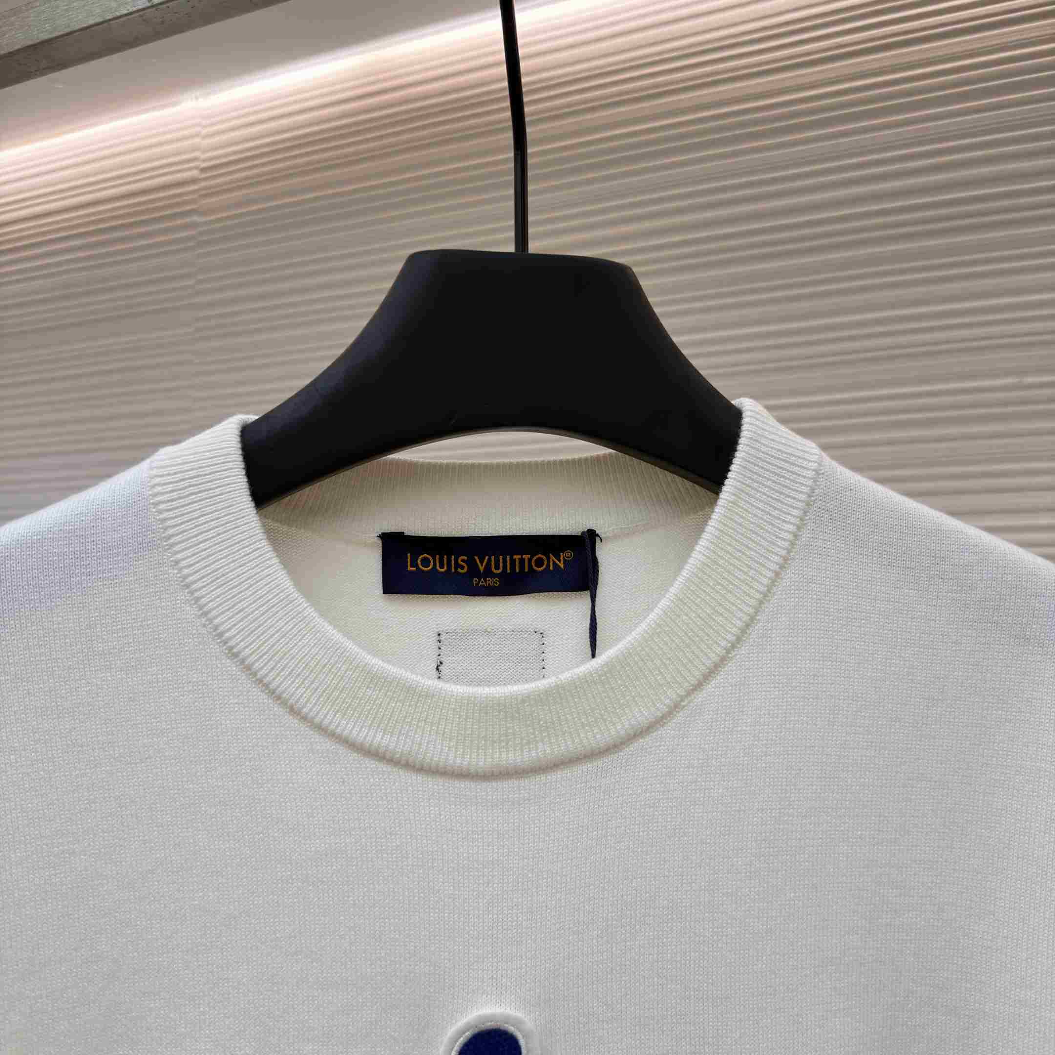 Louis Vuitton Short-Sleeved Signature Patch Crewneck 1AK6ZI - DesignerGu